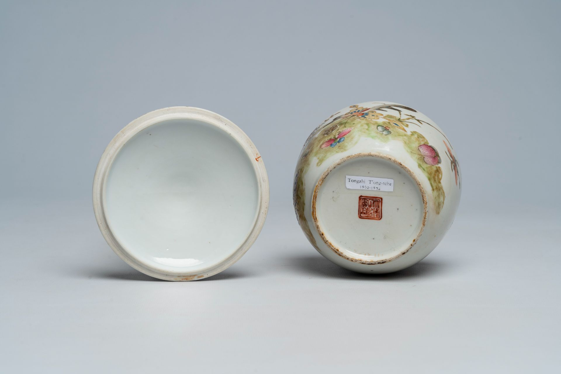 A Chinese famille rose bowl and cover with a phenix, butterflies and floral design, Tongzhi mark and - Image 5 of 5