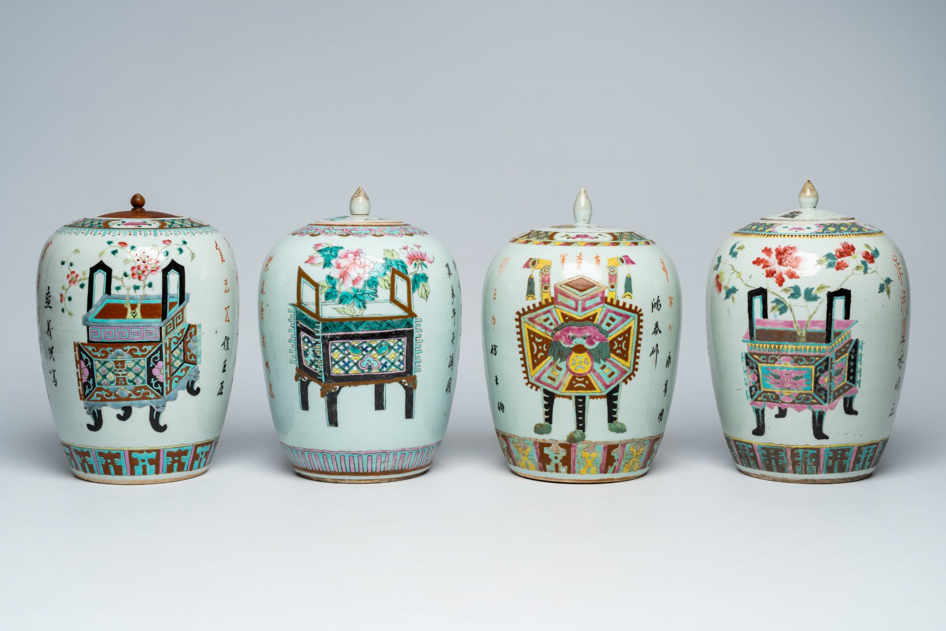 Four Chinese famille rose ginger jars and covers with flower baskets and antiquities, 19th/20th C. - Image 3 of 8