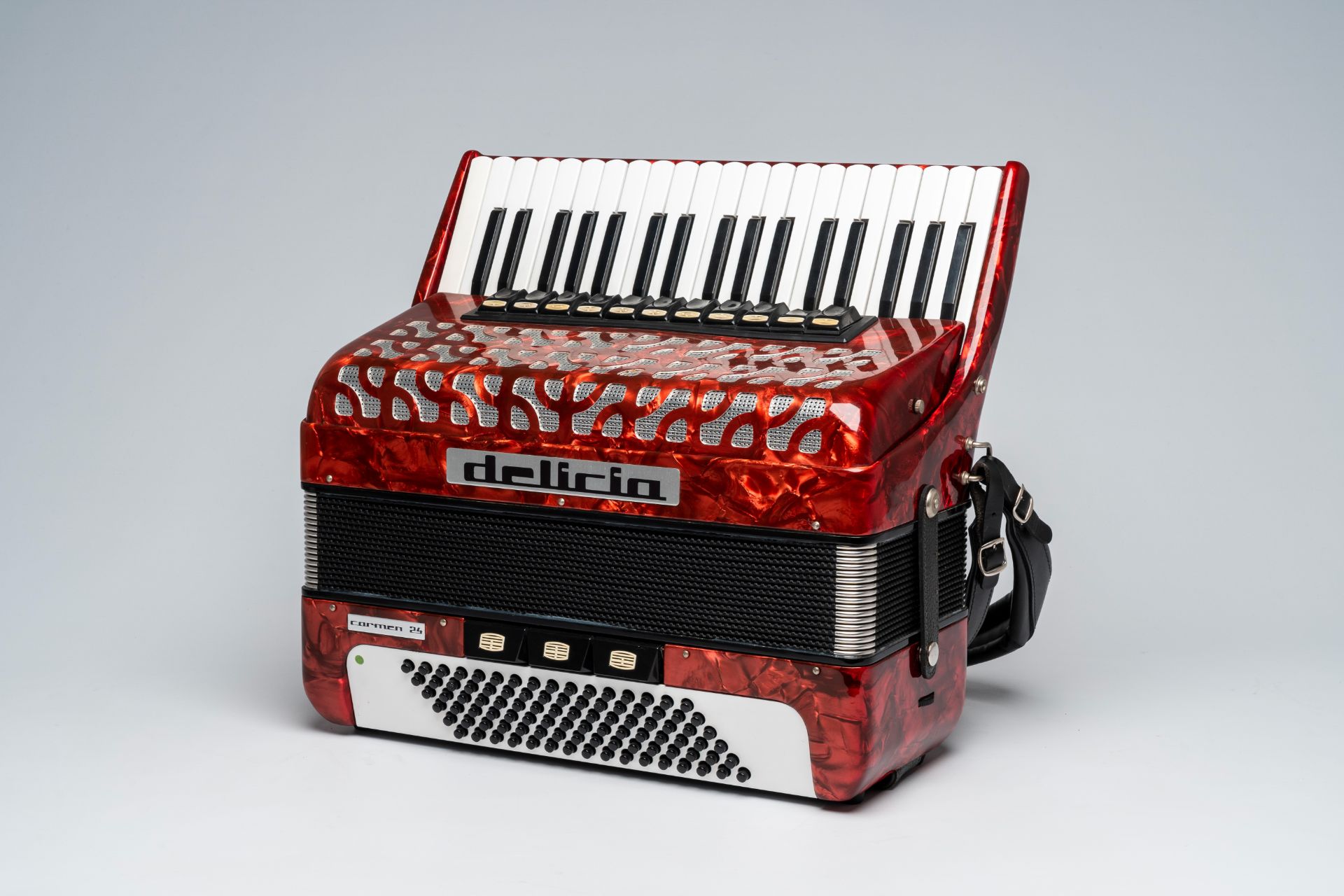 A Czech 'Delicia' chromatic accordion with piano keyboard and box, ca. 1990 - Image 2 of 6