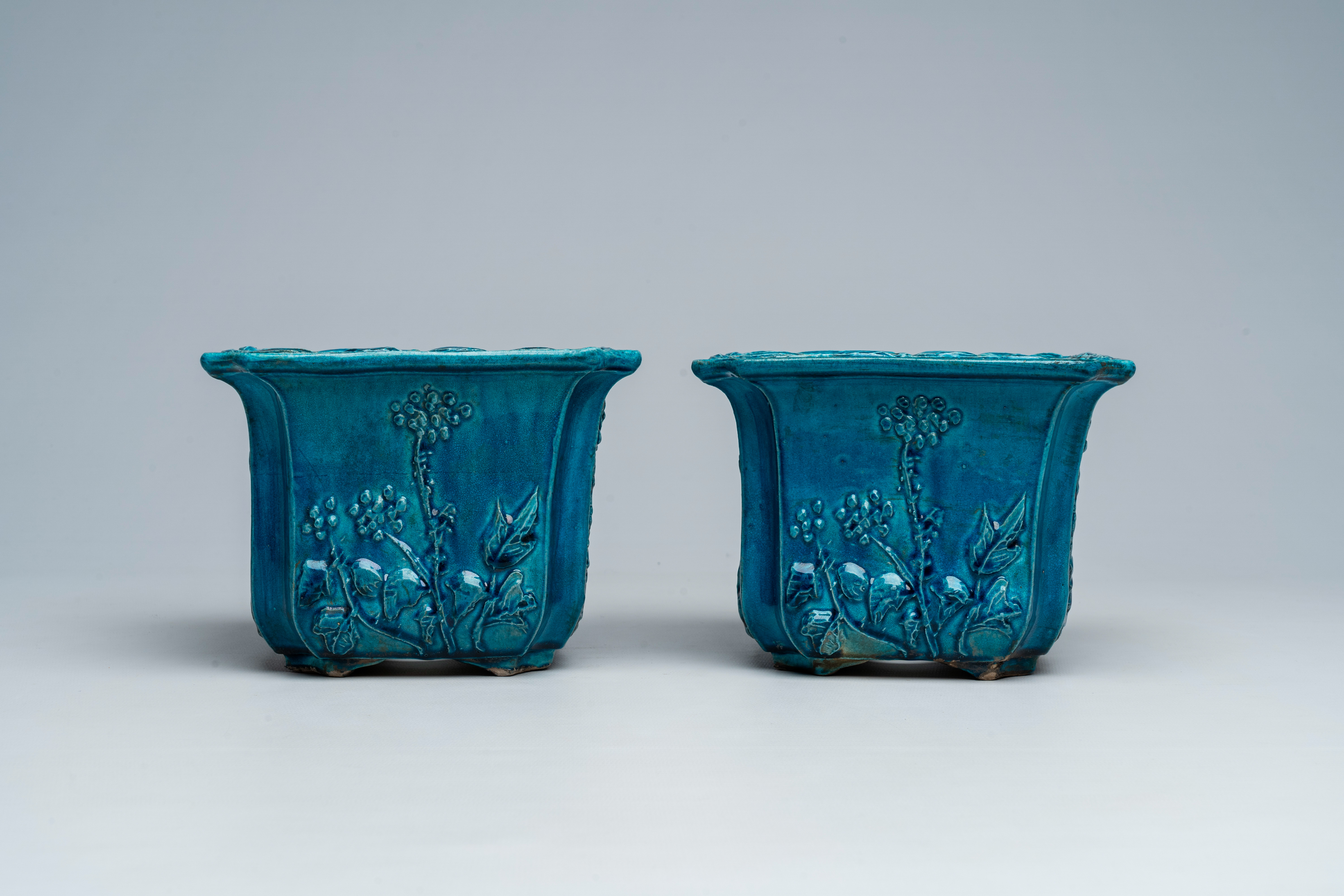 A pair of Chinese monochrome turquoise jardiniÃ¨res with floral relief design, 19th C. - Image 5 of 8