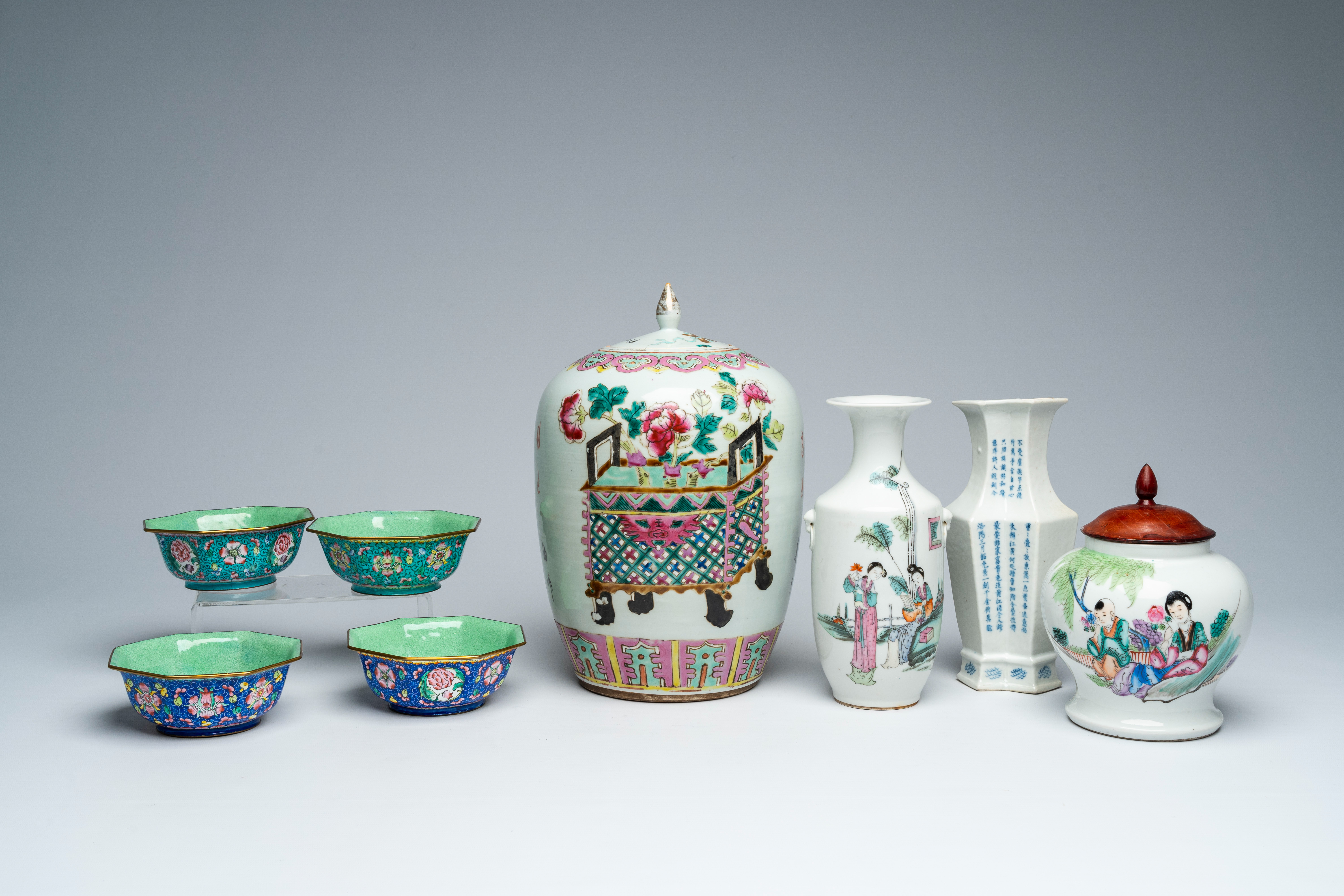 Four Chinese blue, white, famille rose and qianjiang cai vases and jars and covers and four Canton e - Bild 14 aus 14
