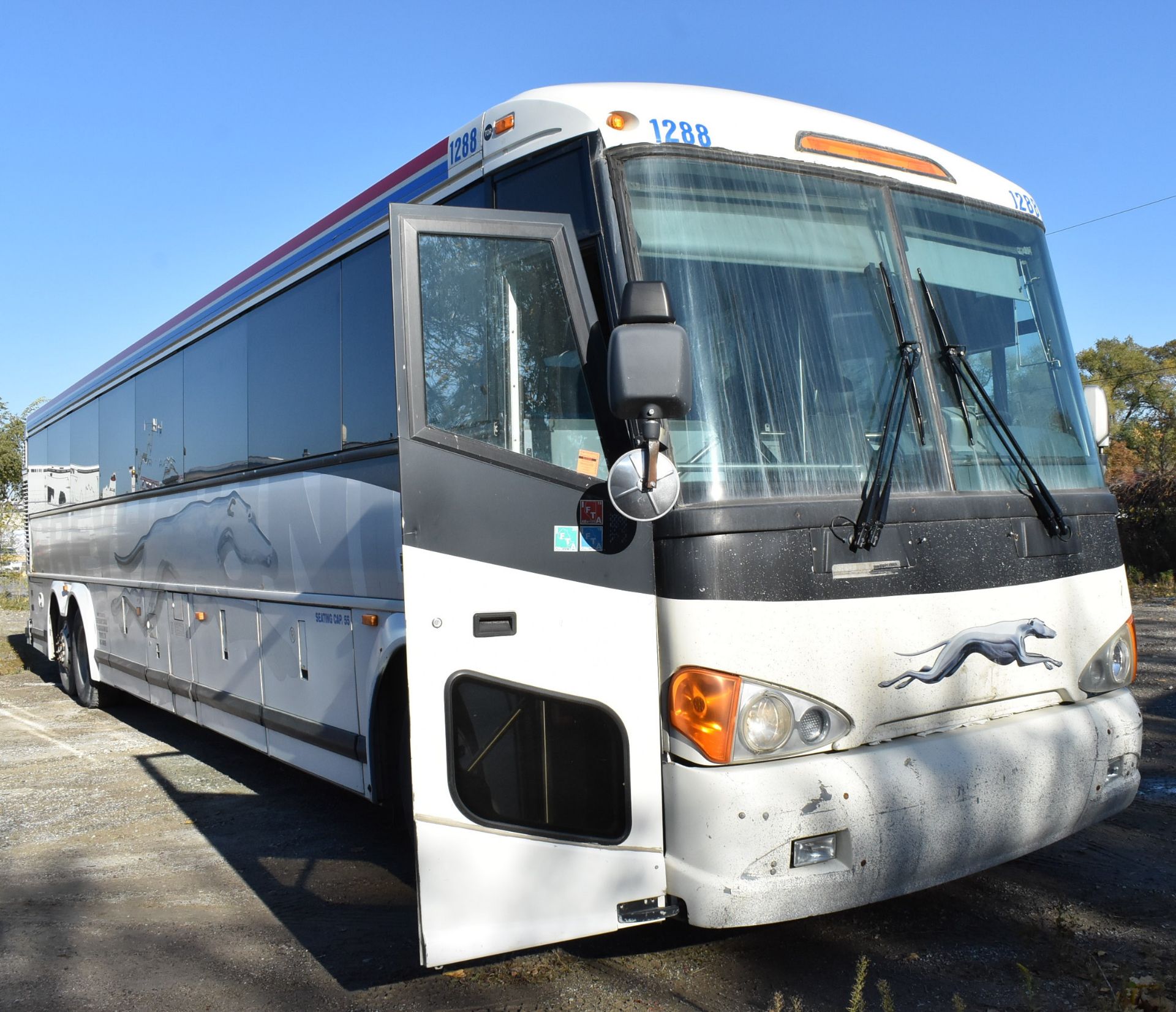 MOTOR COACH INDUSTRIES (2007) D4505 MOTOR COACH WITH DETROIT DIESEL SERIES 60 12.7L DIESEL ENGINE,