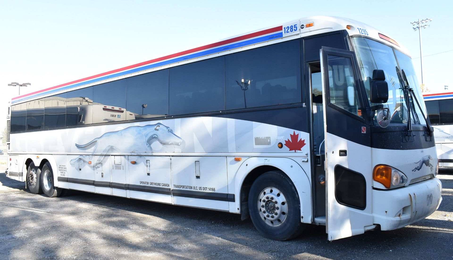 MOTOR COACH INDUSTRIES (2007) D4505 MOTOR COACH WITH DETROIT DIESEL SERIES 60 12.7L DIESEL ENGINE