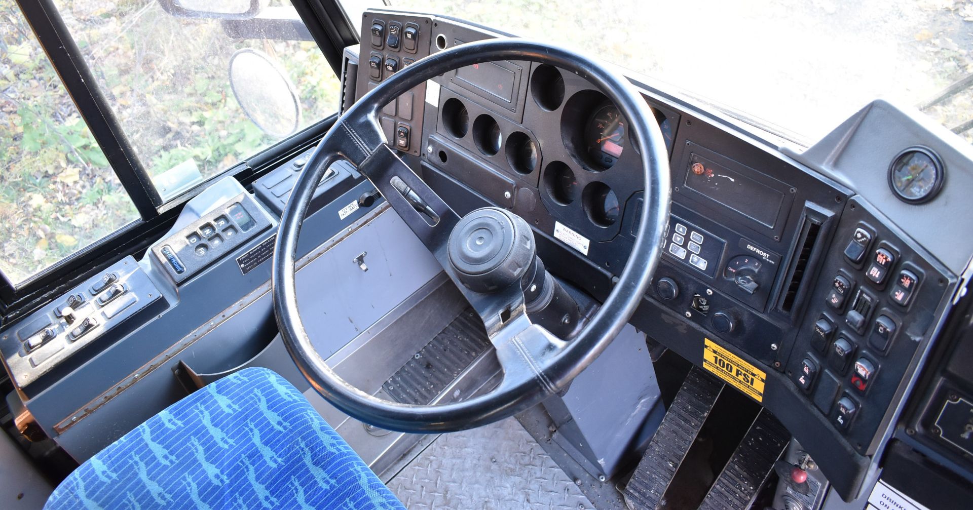 MOTOR COACH INDUSTRIES (2007) D4505 MOTOR COACH WITH DETROIT DIESEL SERIES 60 12.7L DIESEL ENGINE, - Image 10 of 18