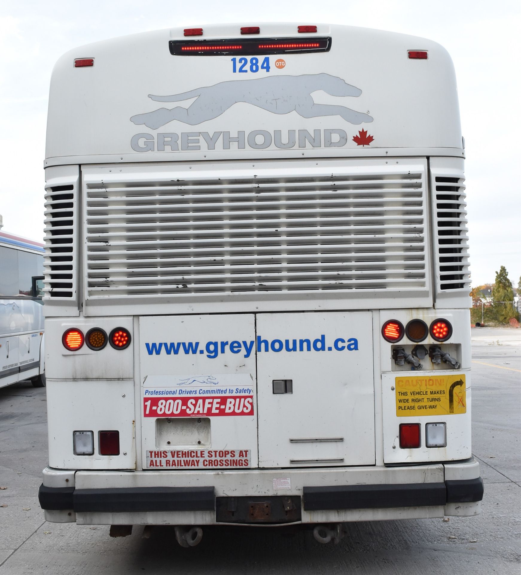 MOTOR COACH INDUSTRIES (2007) D4505 MOTOR COACH WITH DETROIT DIESEL SERIES 60 12.7L DIESEL ENGINE, - Image 4 of 17