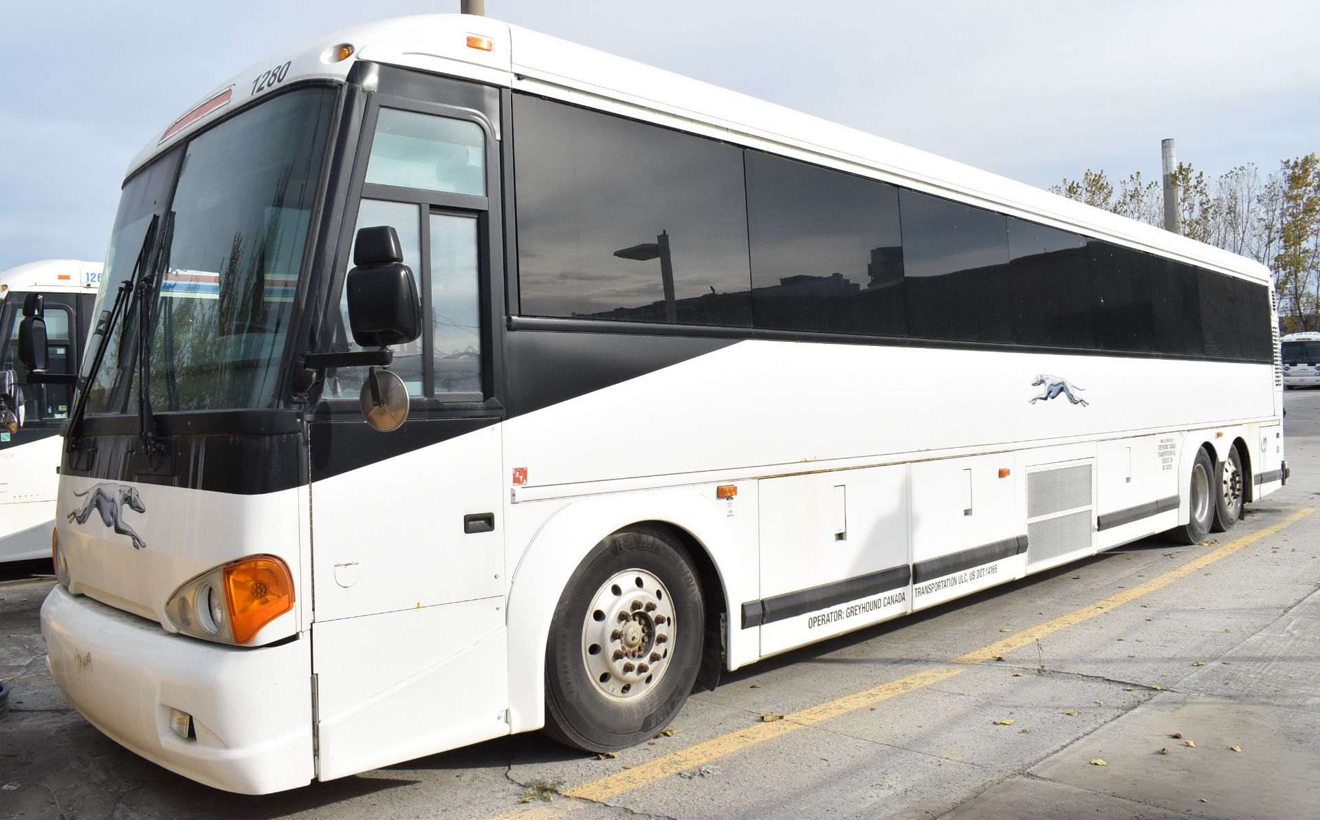 MOTOR COACH INDUSTRIES (2007) D4505 MOTOR COACH WITH DETROIT DIESEL SERIES 60 12.7L DIESEL ENGINE, - Image 3 of 17