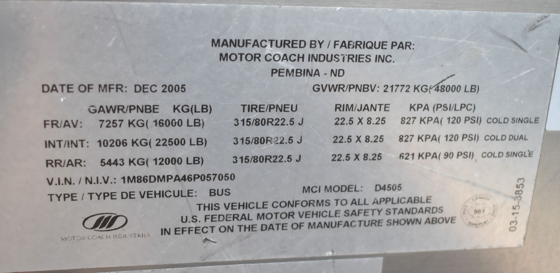 MOTOR COACH INDUSTRIES (2006) D4505 MOTOR COACH WITH DETROIT DIESEL SERIES 60 12.7L DIESEL ENGINE, - Image 16 of 18