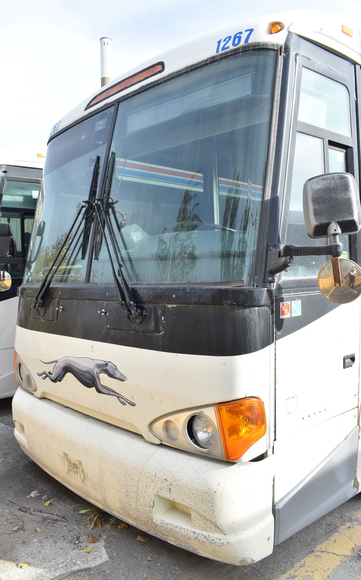 MOTOR COACH INDUSTRIES (2007) D4505 MOTOR COACH WITH DETROIT DIESEL SERIES 60 12.7L DIESEL ENGINE, - Image 2 of 15