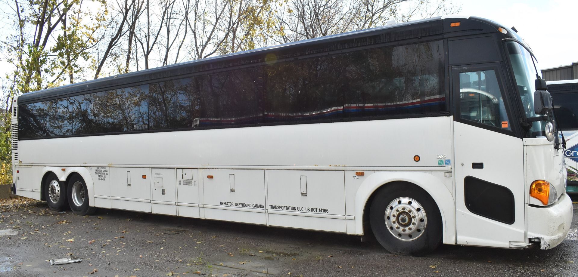 MOTOR COACH INDUSTRIES (2006) D4505 MOTOR COACH WITH DETROIT DIESEL SERIES 60 12.7L DIESEL ENGINE, - Image 3 of 18