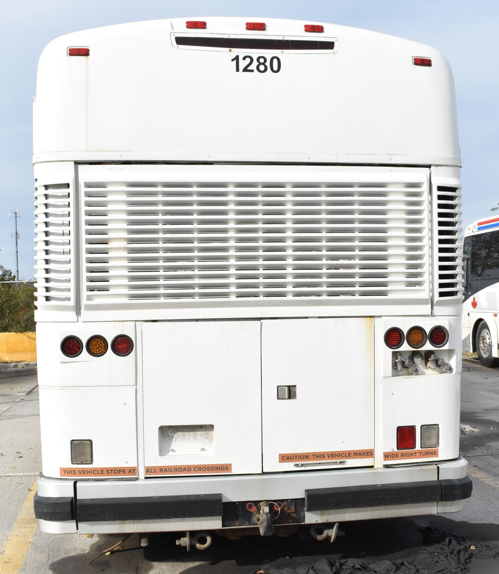 MOTOR COACH INDUSTRIES (2007) D4505 MOTOR COACH WITH DETROIT DIESEL SERIES 60 12.7L DIESEL ENGINE, - Image 4 of 17