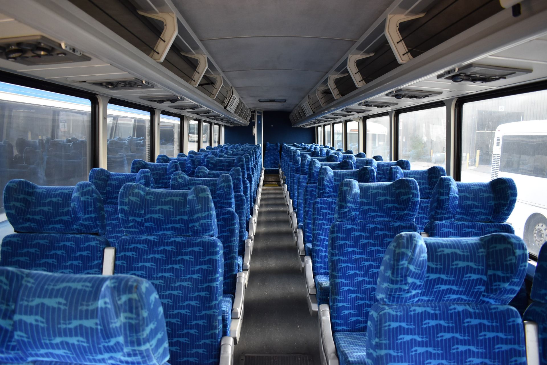 MOTOR COACH INDUSTRIES (2007) D4505 MOTOR COACH WITH DETROIT DIESEL SERIES 60 12.7L DIESEL ENGINE, - Image 11 of 15