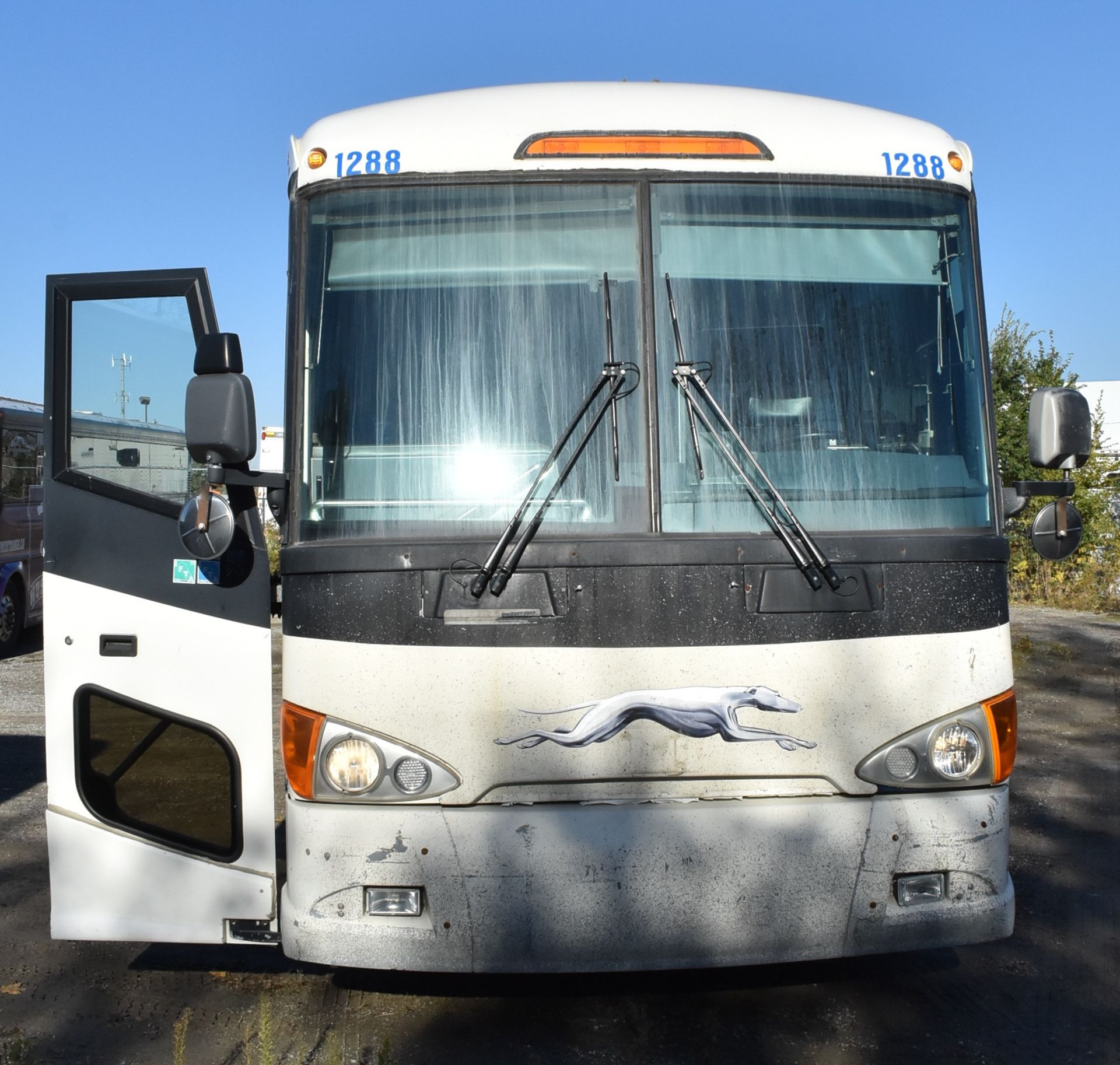 MOTOR COACH INDUSTRIES (2007) D4505 MOTOR COACH WITH DETROIT DIESEL SERIES 60 12.7L DIESEL ENGINE, - Image 2 of 17