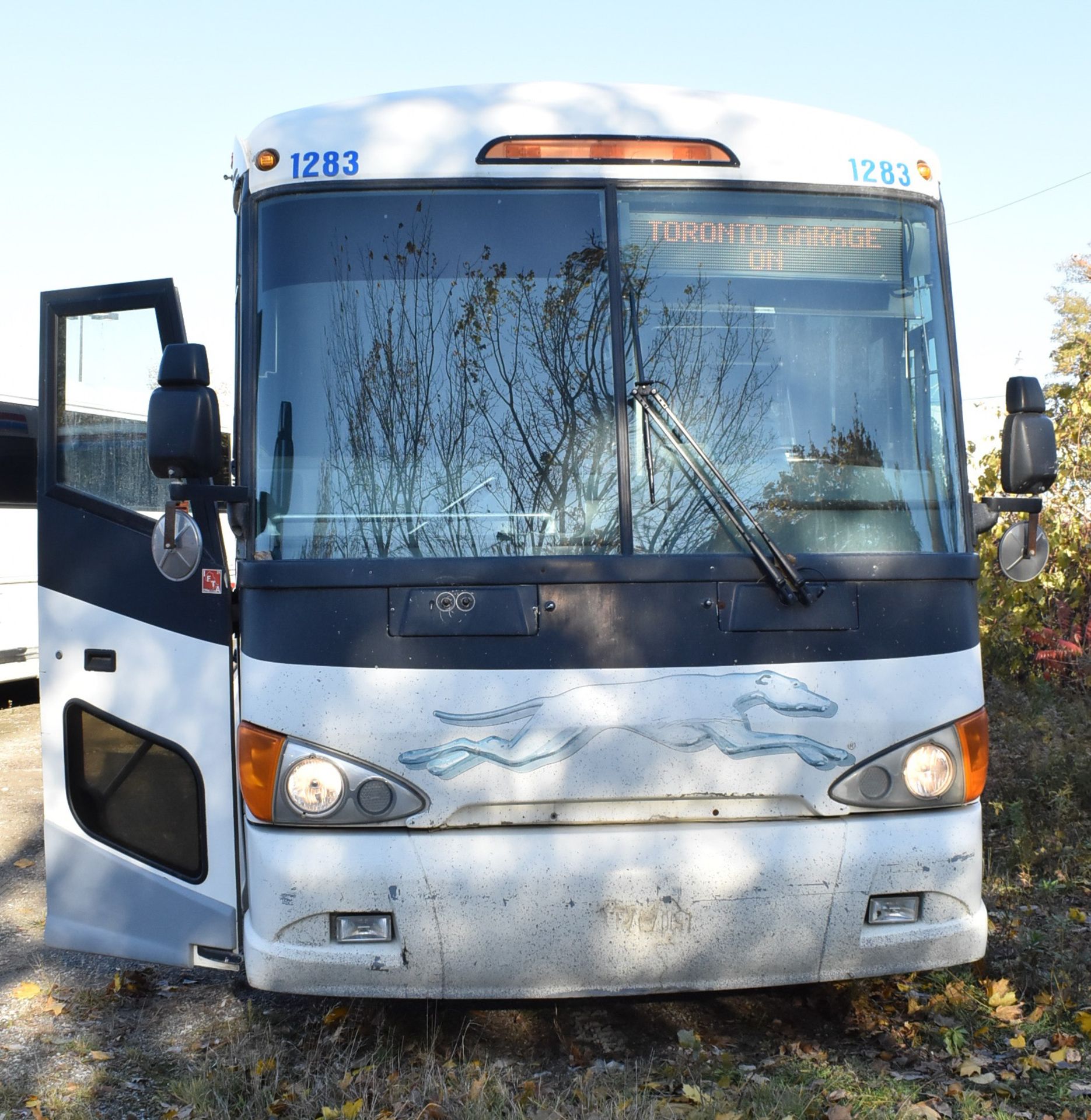 MOTOR COACH INDUSTRIES (2007) D4505 MOTOR COACH WITH DETROIT DIESEL SERIES 60 12.7L DIESEL ENGINE, - Image 2 of 18