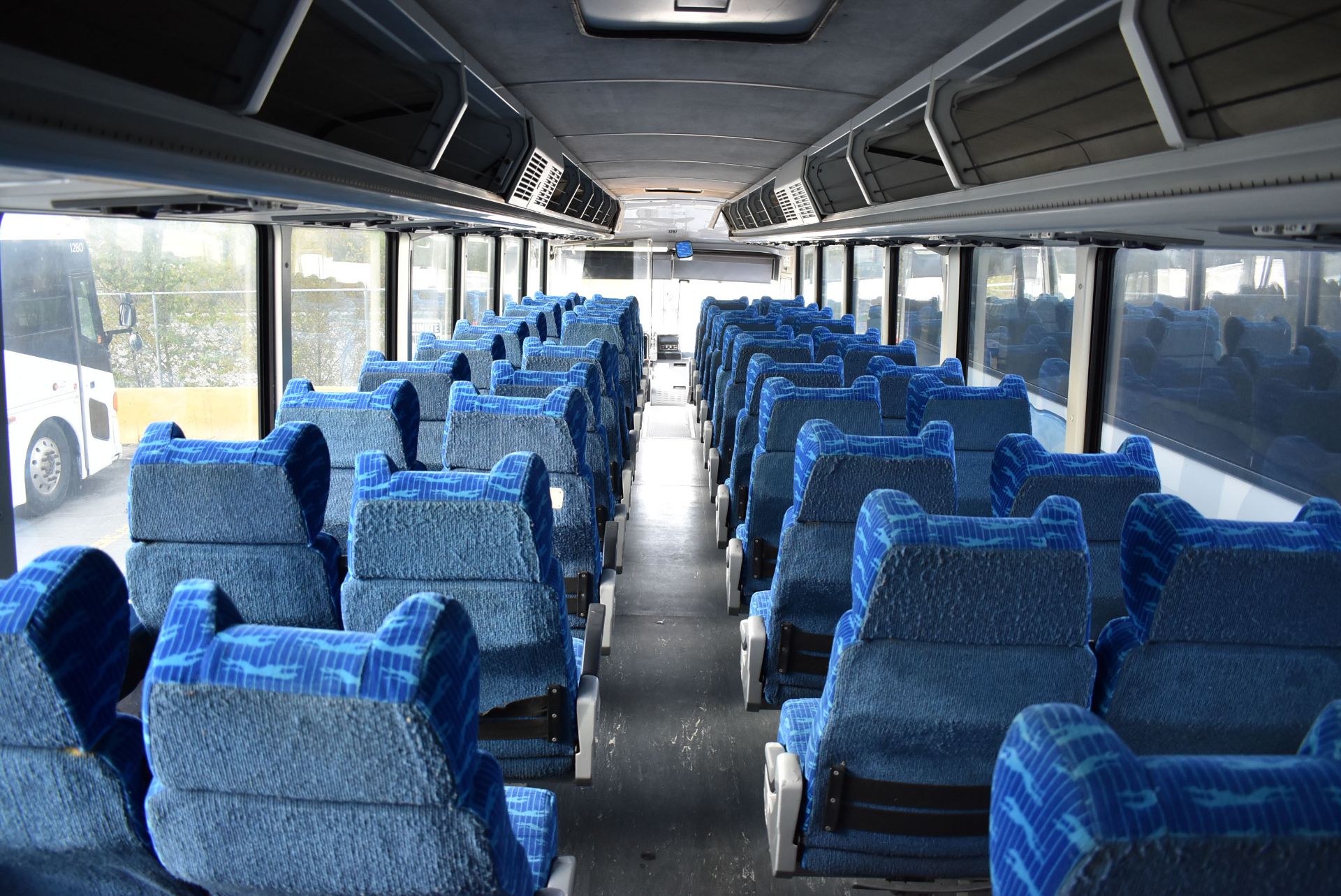 MOTOR COACH INDUSTRIES (2007) D4505 MOTOR COACH WITH DETROIT DIESEL SERIES 60 12.7L DIESEL ENGINE, - Image 12 of 15