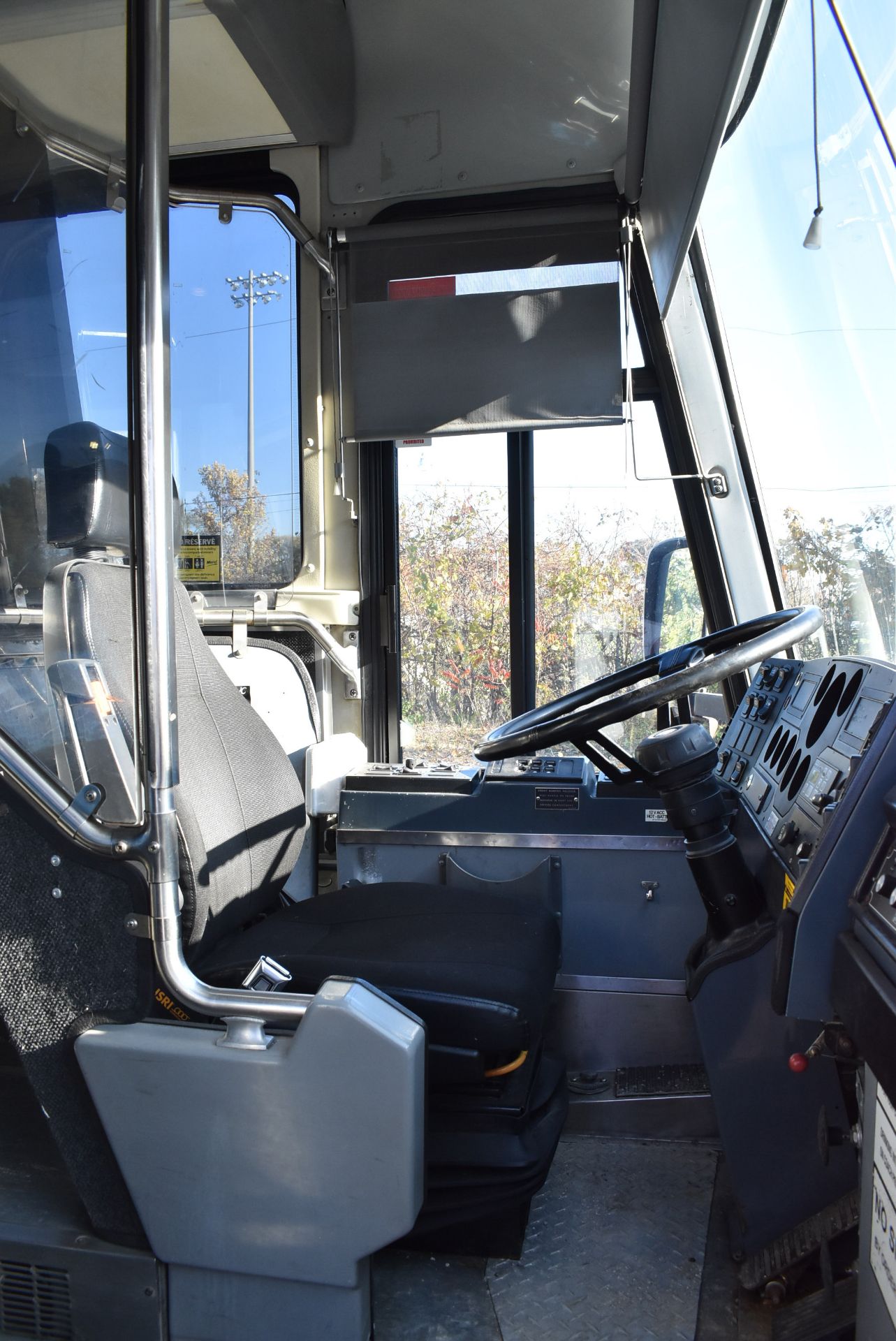 MOTOR COACH INDUSTRIES (2007) D4505 MOTOR COACH WITH DETROIT DIESEL SERIES 60 12.7L DIESEL ENGINE, - Image 9 of 17