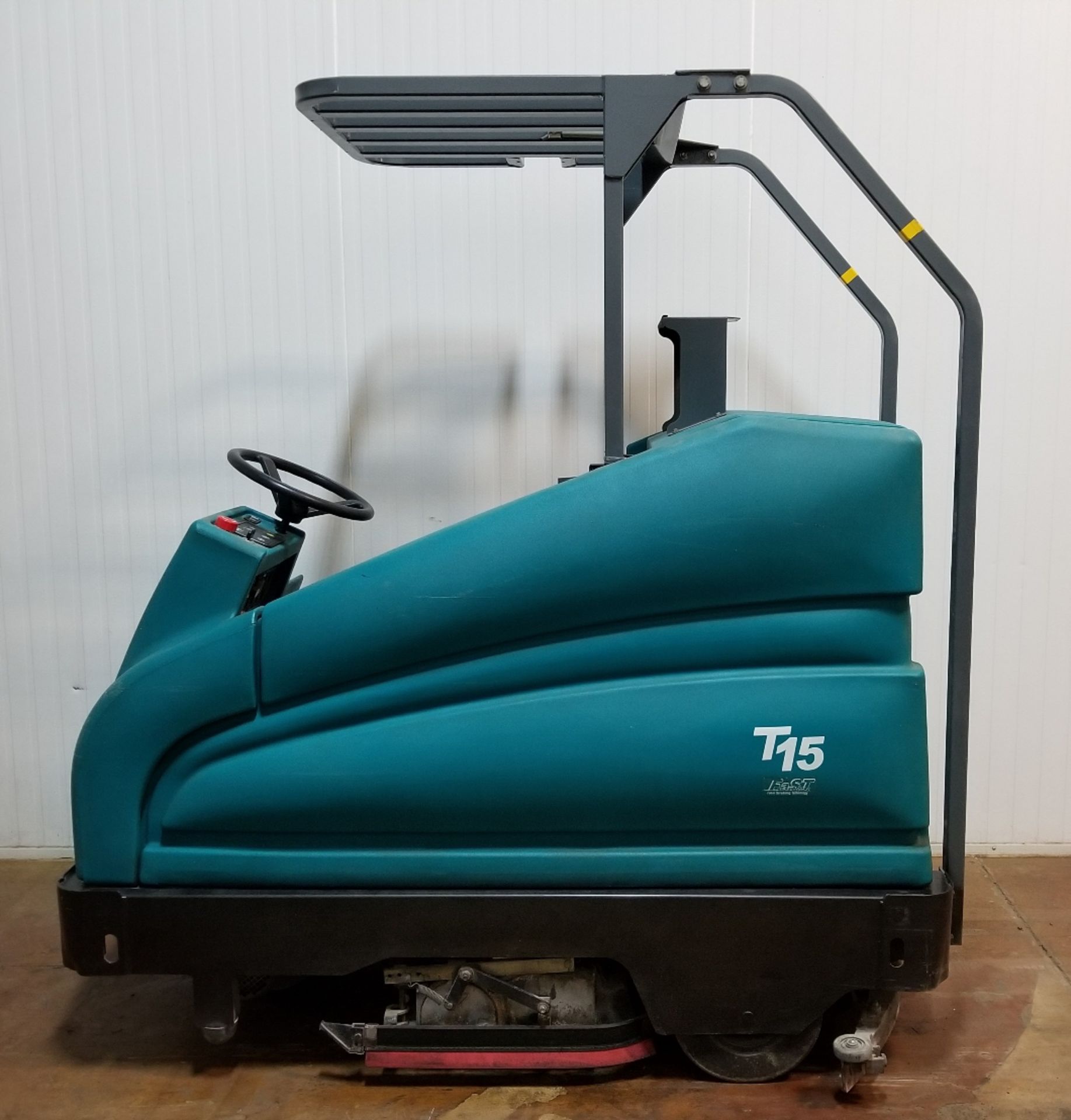TENNANT (2008) T15 36V ELECTRIC RIDE-ON FLOOR SCRUBBER WITH 5,280 HOURS (RECORDED ON METER AT TIME - Image 2 of 2