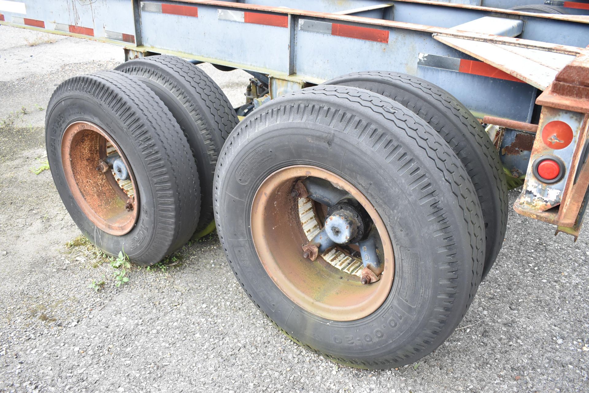 STRICK 40/45' TANDEM AXLE TROMBONE EXTENDABLE CONTAINER TRAILER WITH 65,000 LB. GVWR CAPACITY, - Image 3 of 6