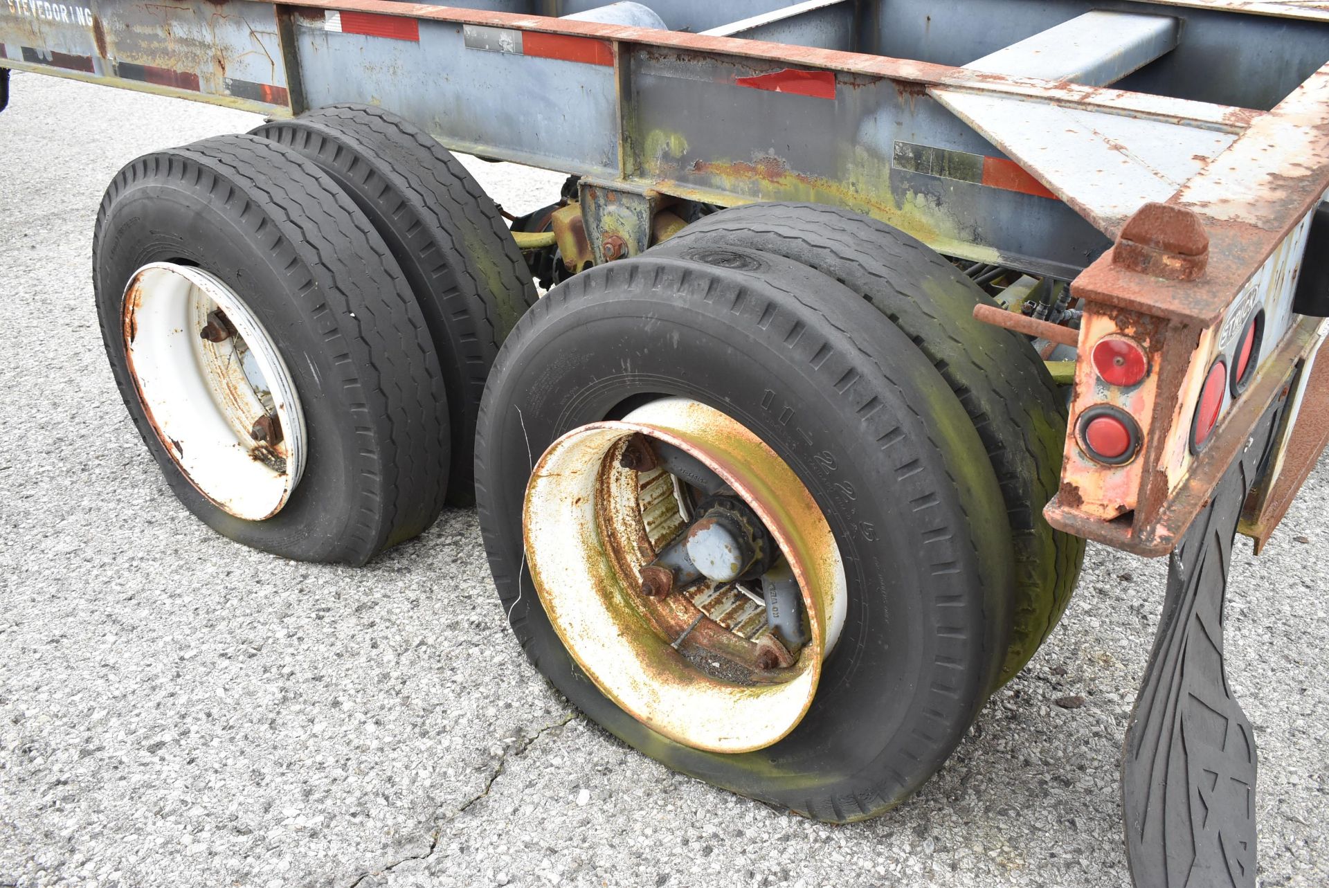 STRICK 40/45' TANDEM AXLE TROMBONE EXTENDABLE CONTAINER TRAILER WITH 65,000 LB. GVWR CAPACITY, - Image 4 of 7