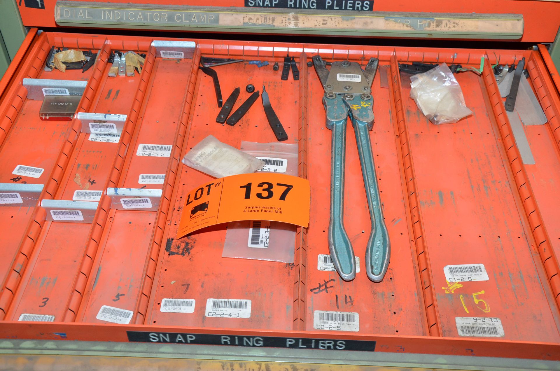 LOT/ CONTENTS OF CABINET - INCLUDING SNAP RING PLIERS, ALLEN KEYS, SOCKETS, DIES, C-CLAMPS, RATCHETS - Image 2 of 11