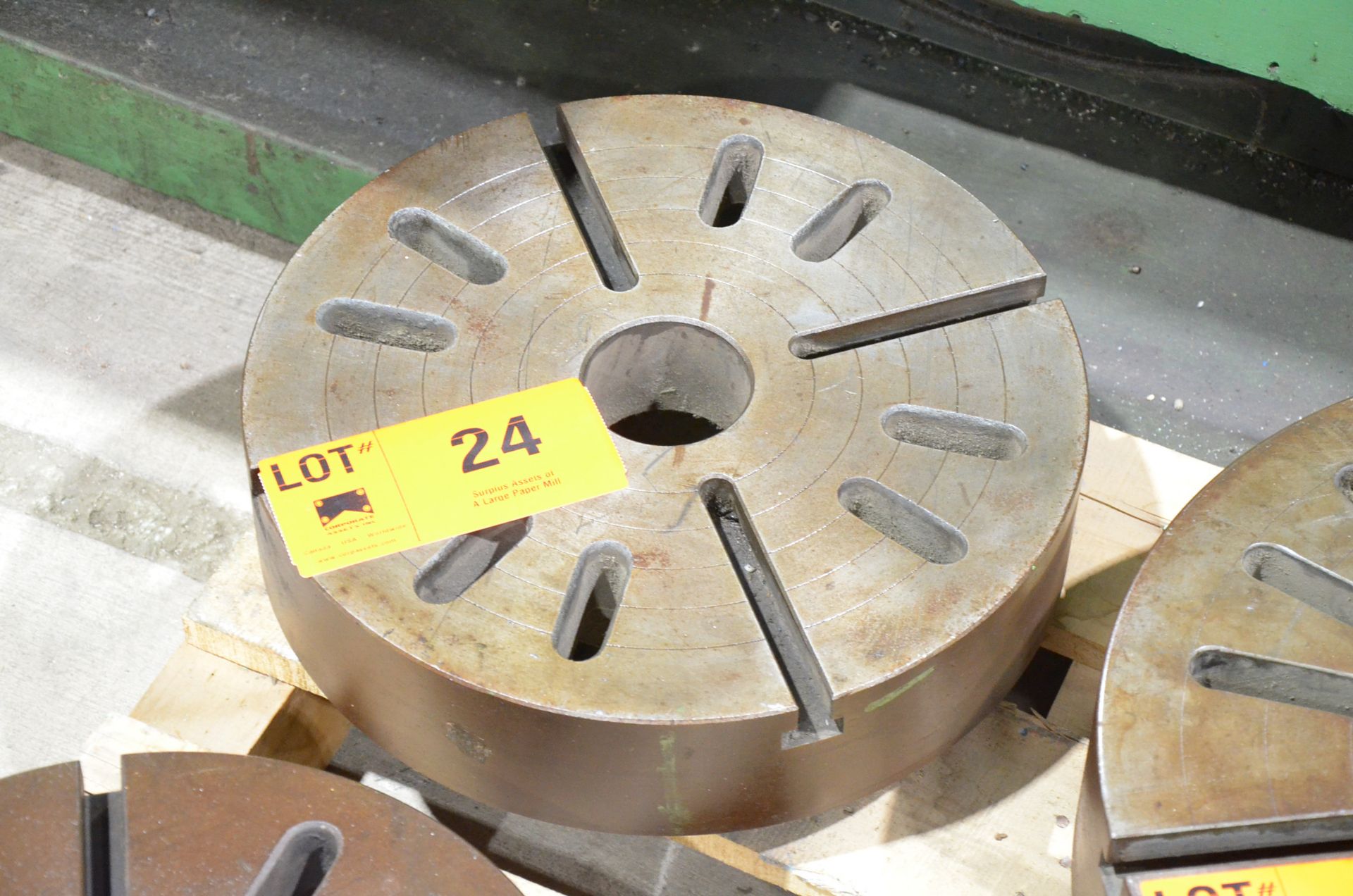 17.5" 4-JAW CHUCK [RIGGING FEE FOR LOT #24 - $TBD USD PLUS APPLICABLE TAXES]