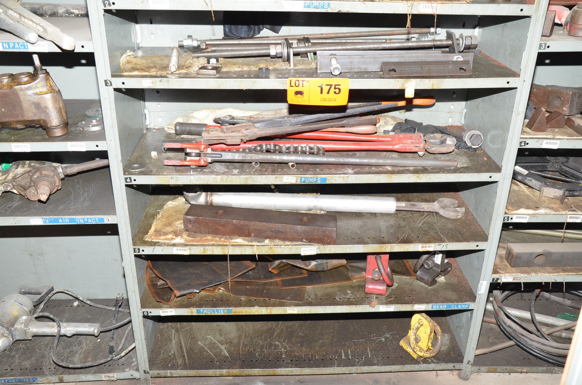 LOT/ CONTENTS OF SHELF - INCLUDING HYDRAULIC PUMPS, BOLT CUTTERS, STRAPPING TOOLS, PIPE CUTTERS [ - Image 3 of 3