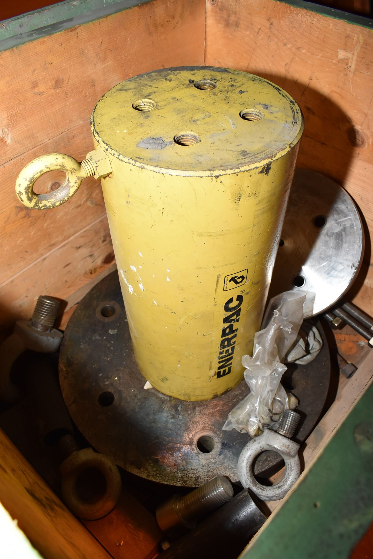 ENERPAC 200 TON CAPACITY HYDRAULIC JACK ATTACHMENT [RIGGING FEE FOR LOT #929 - $25 USD PLUS - Image 3 of 4