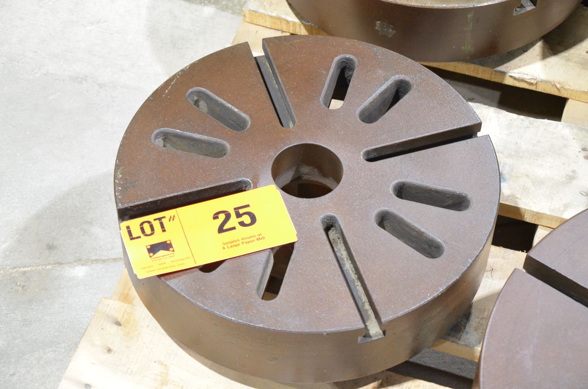 17" 4-JAW CHUCK [RIGGING FEE FOR LOT #25 - $TBD USD PLUS APPLICABLE TAXES]