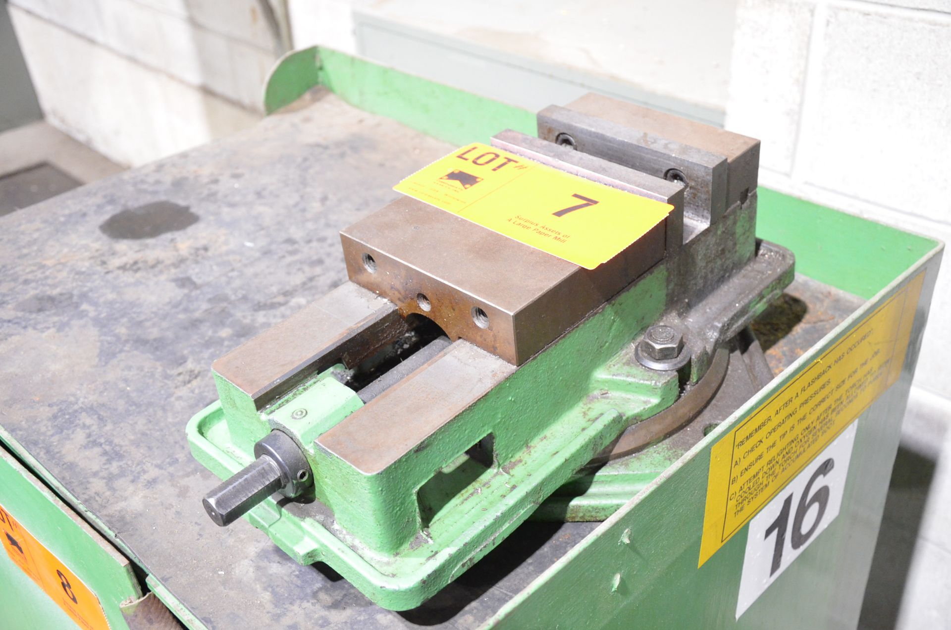 GS 6" MACHINE VISE WITH SWIVEL BASE [RIGGING FEE FOR LOT #7 - $TBD USD PLUS APPLICABLE TAXES] - Image 2 of 2