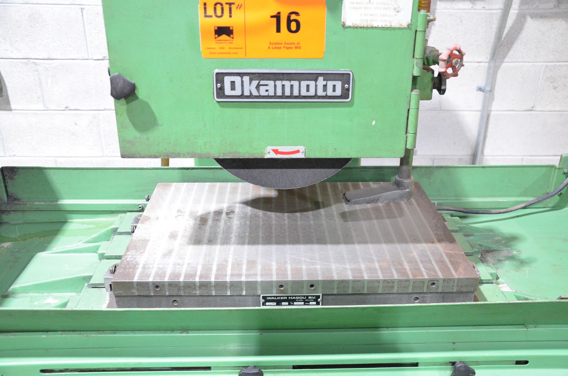 OKAMOTO M1624N HYDRAULIC SURFACE GRINDER WITH 24" X 16" ELECTROMAGNETIC CHUCK, INCREMENTAL DOWNFEED, - Image 5 of 10