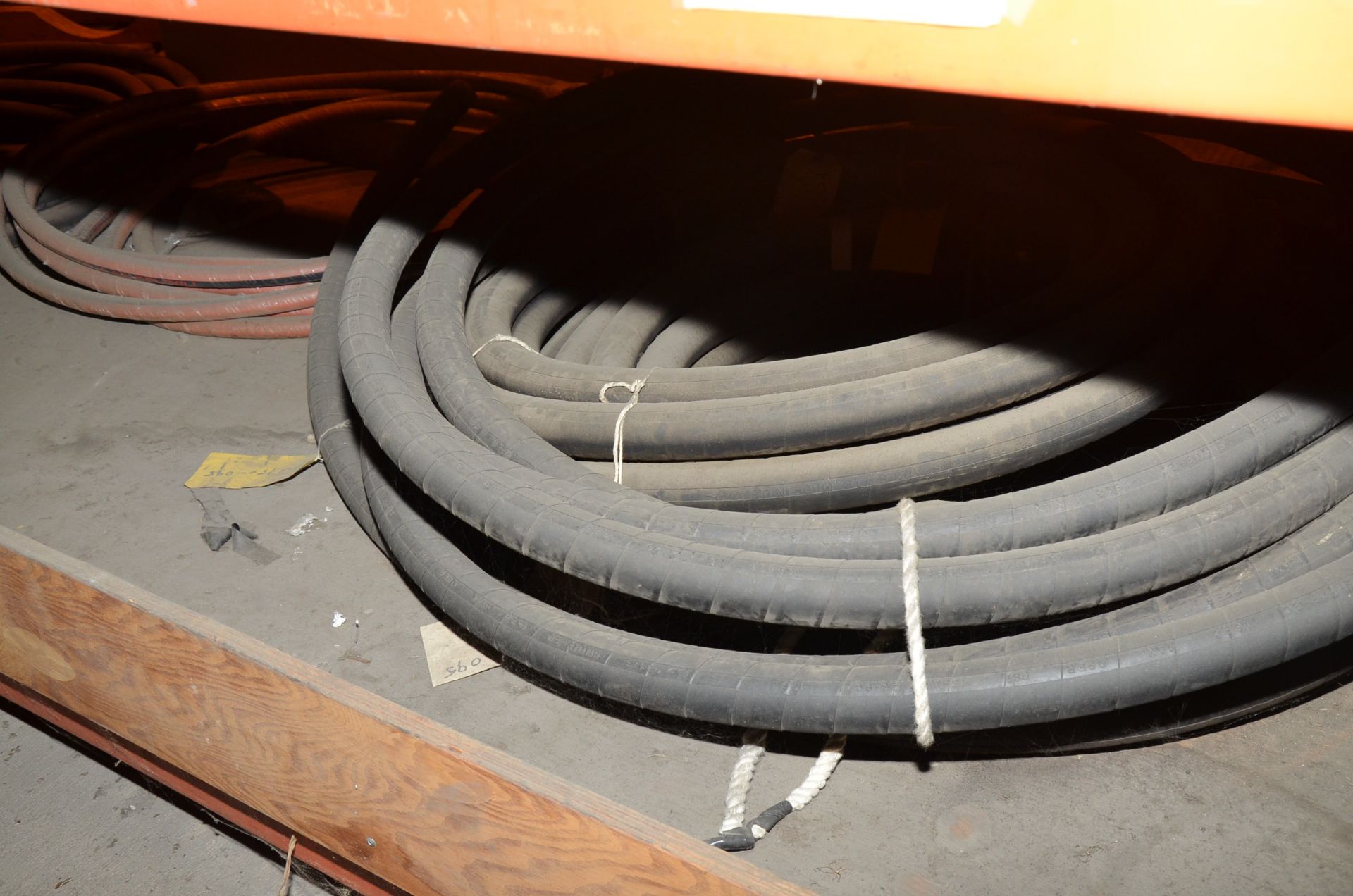 LOT/ CONTENTS OF RACK - INCLUDING PNEUMATIC & HYDRAULIC HOSE [RIGGING FEE FOR LOT #222 - $TBD USD - Image 3 of 10