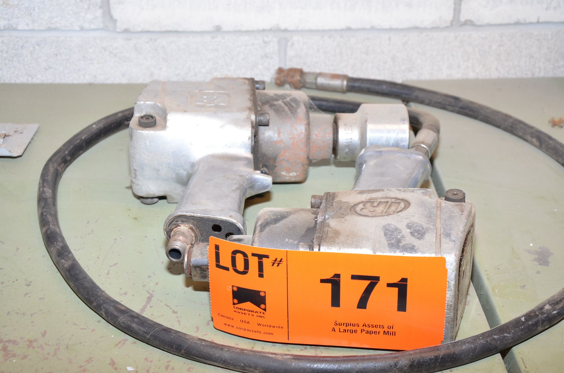 LOT/ (2) PNEUMATIC IMPACT GUNS [RIGGING FEE FOR LOT #171 - $TBD USD PLUS APPLICABLE TAXES]