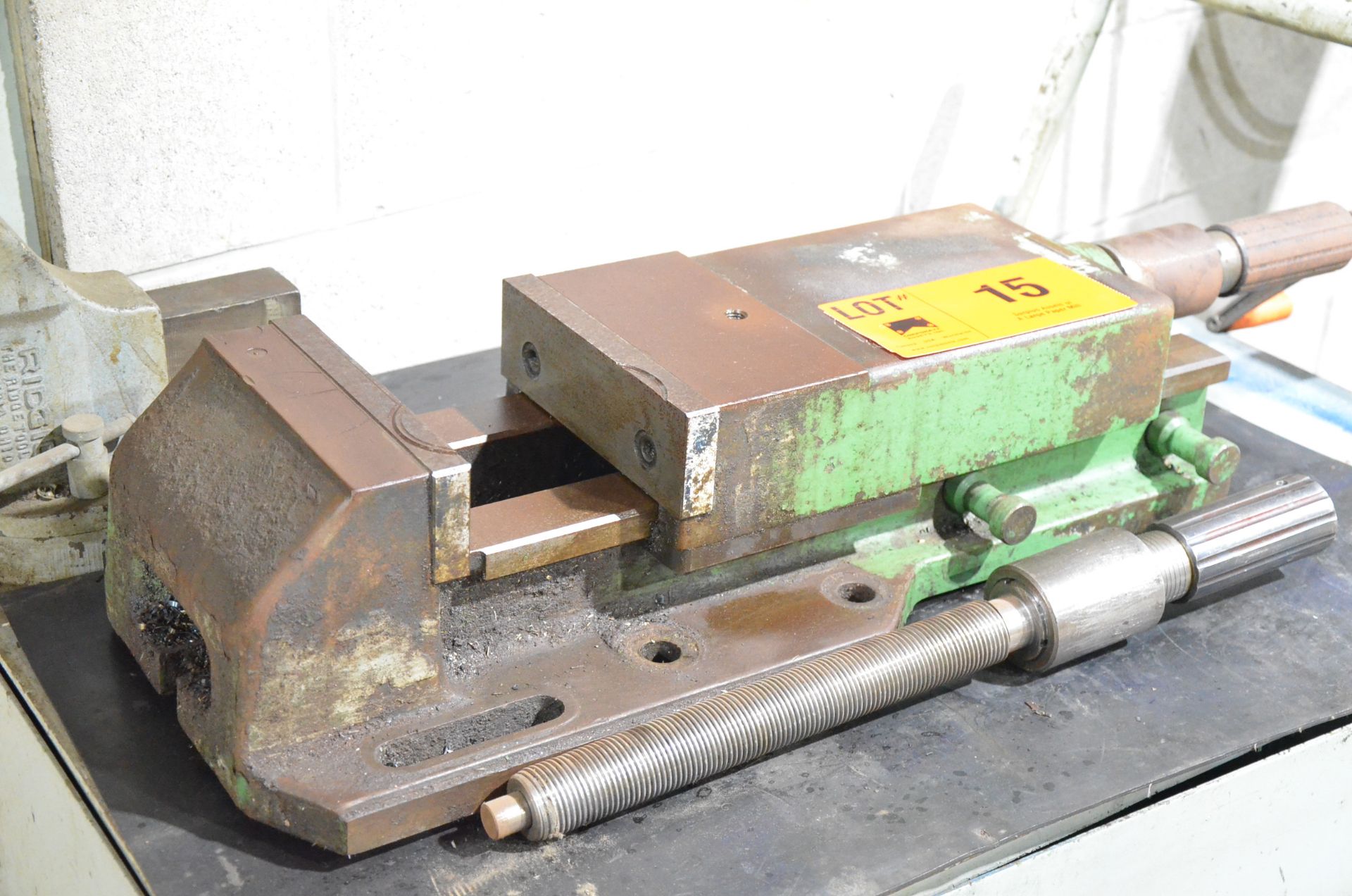 8" HEAVY DUTY MACHINE VISE [RIGGING FEE FOR LOT #15 - $TBD USD PLUS APPLICABLE TAXES] - Image 2 of 2