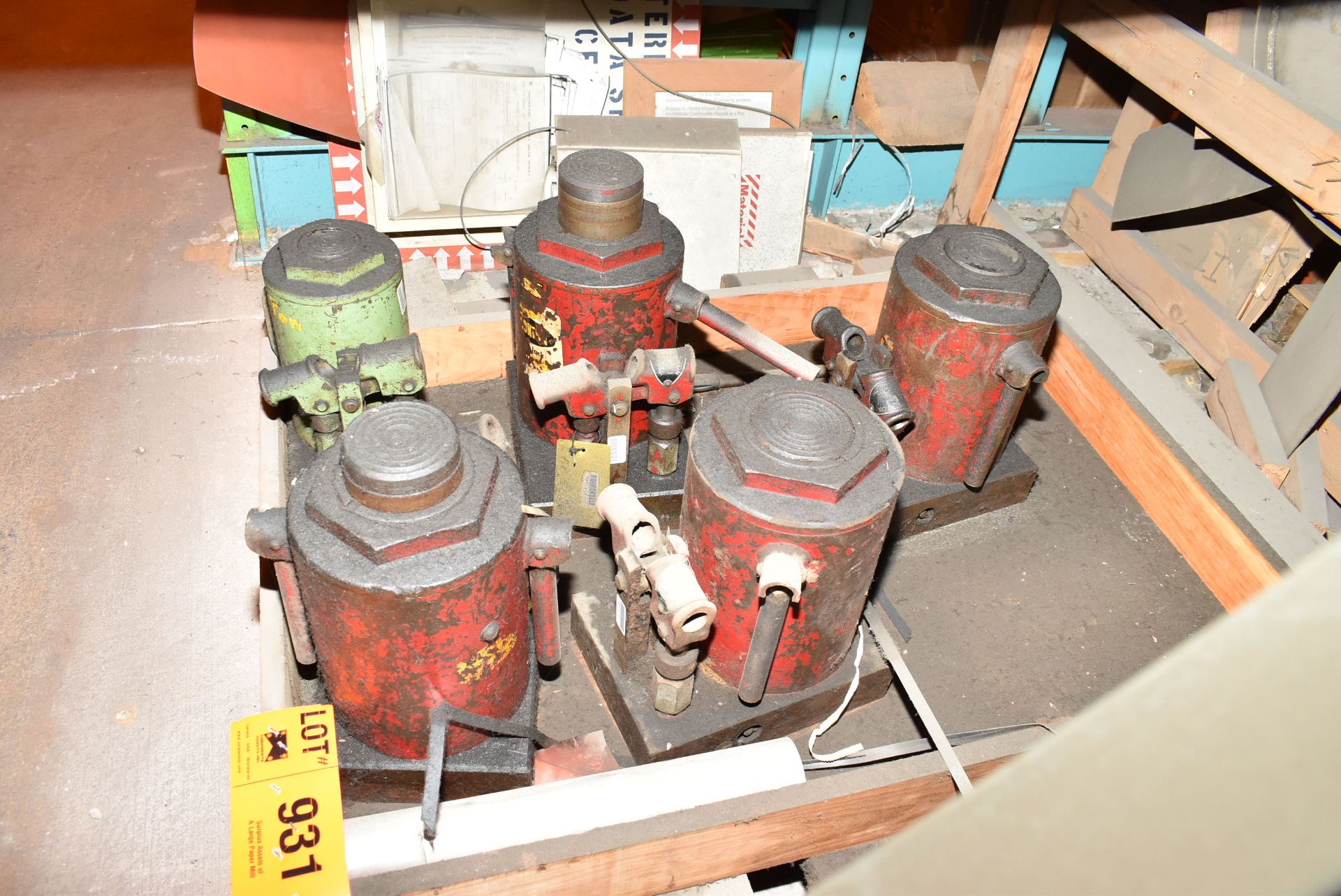 LOT/ HYDRAULIC JACKS [RIGGING FEE FOR LOT #931 - $25 USD PLUS APPLICABLE TAXES] - Image 2 of 2