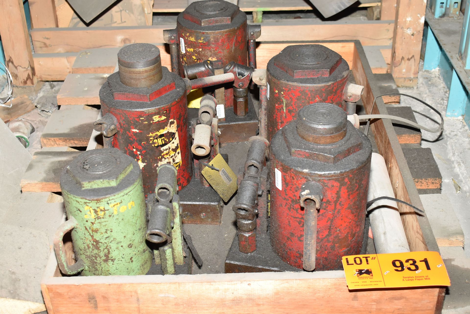 LOT/ HYDRAULIC JACKS [RIGGING FEE FOR LOT #931 - $25 USD PLUS APPLICABLE TAXES]