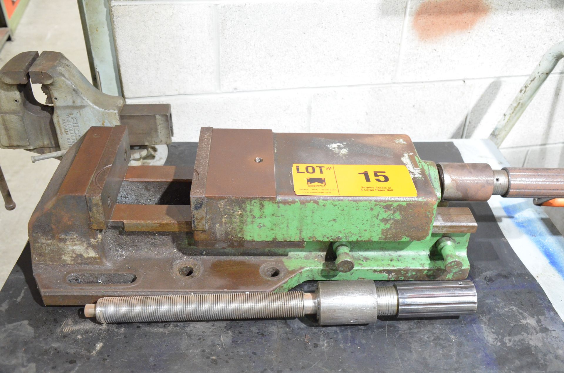 8" HEAVY DUTY MACHINE VISE [RIGGING FEE FOR LOT #15 - $TBD USD PLUS APPLICABLE TAXES]