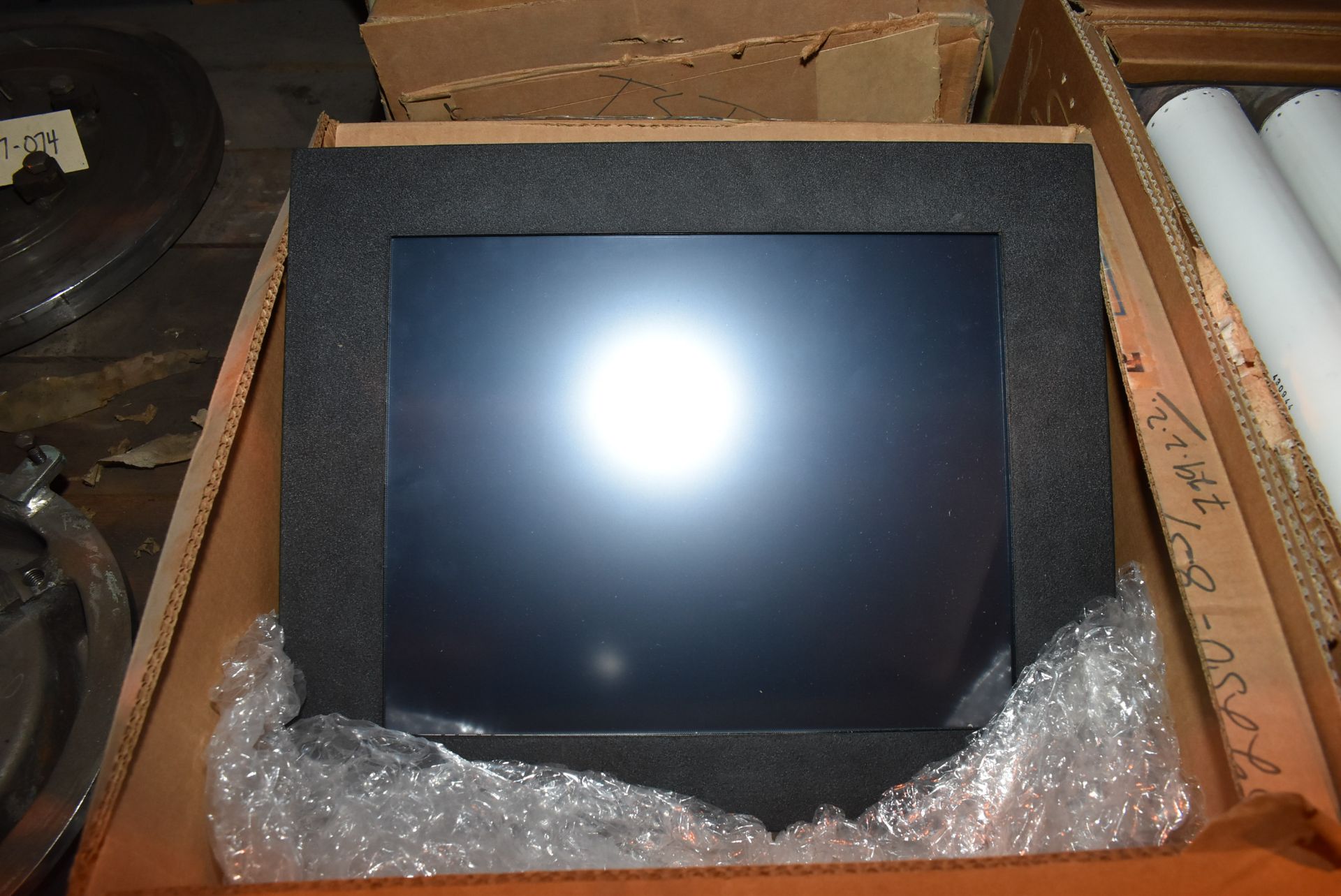 LOT/ (1) DELL 17" LCD MONITOR WITH SAFETY GLASS, (3) FERRAZ SHAWMUT CL-14 SERIES 300E/15.5K AMP-TRAP - Image 2 of 5