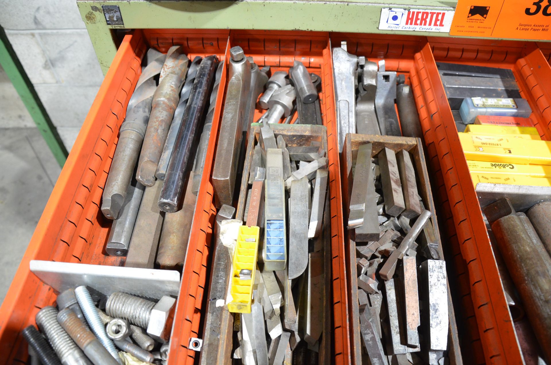 LOT/ CONTENTS OF CABINET - INCLUDING CARBIDE INSERT BORING BARS, HSS CUTTING INSERTS, DRILLS, - Image 3 of 3