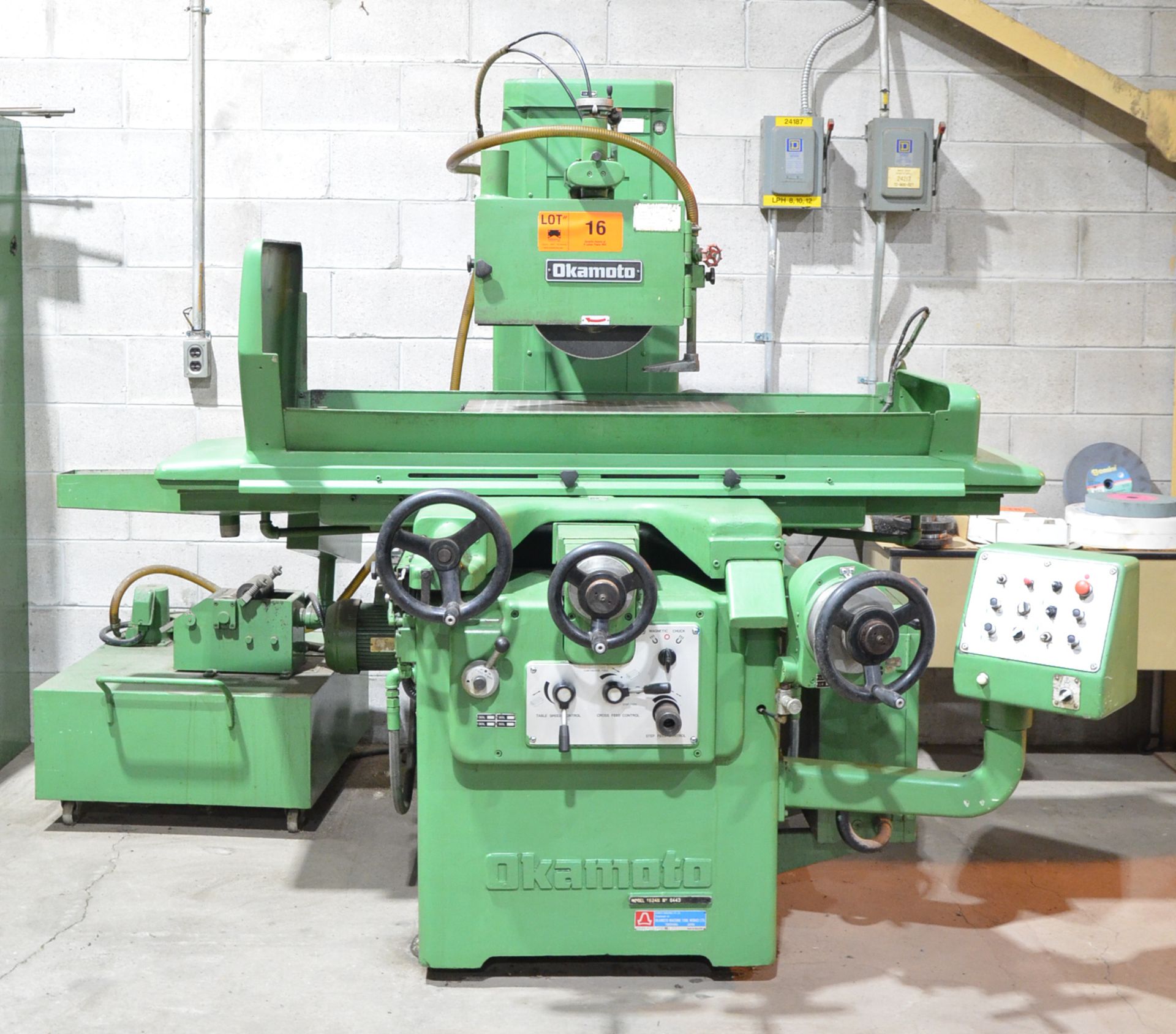 OKAMOTO M1624N HYDRAULIC SURFACE GRINDER WITH 24" X 16" ELECTROMAGNETIC CHUCK, INCREMENTAL DOWNFEED, - Image 2 of 10