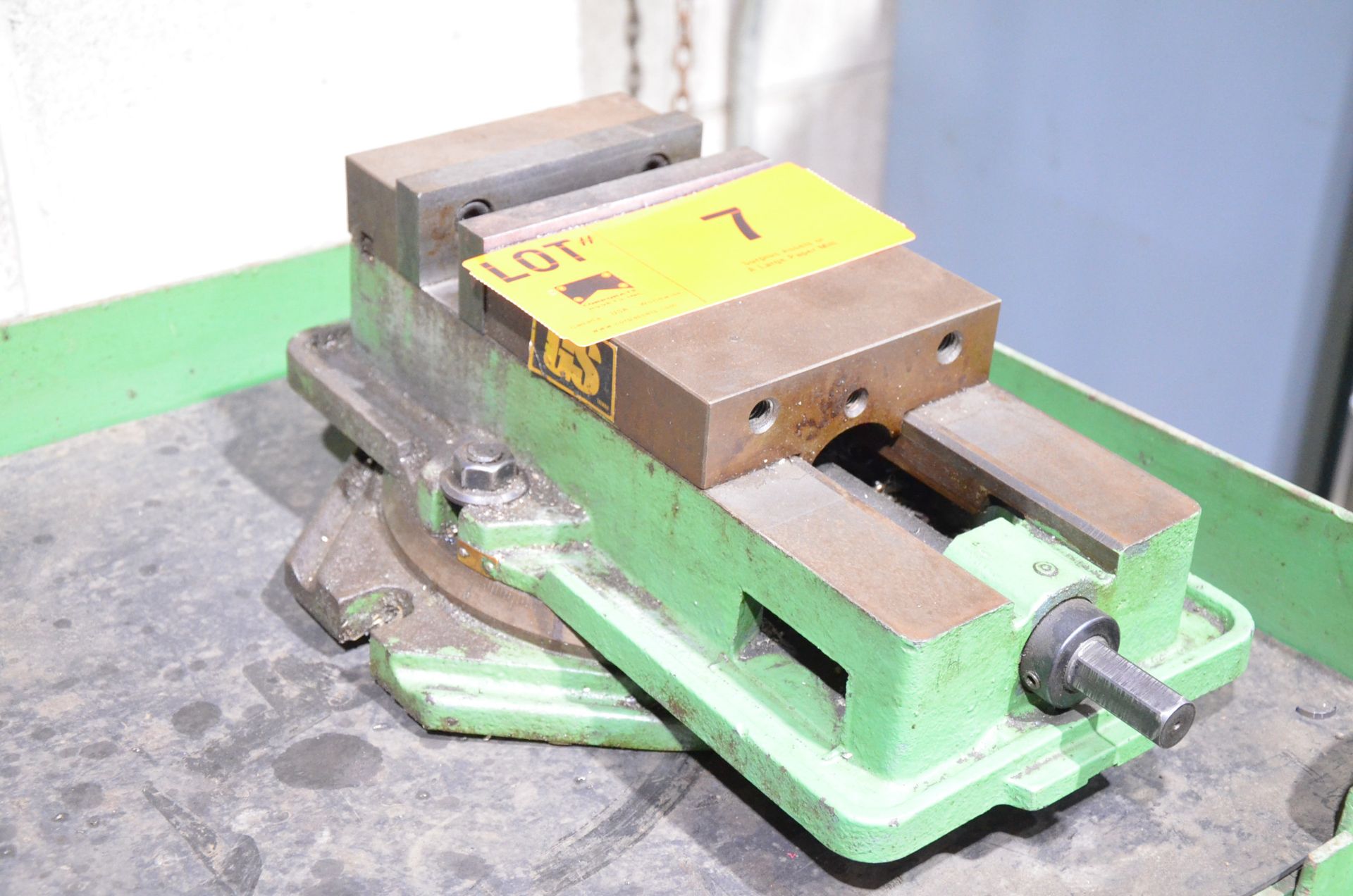 GS 6" MACHINE VISE WITH SWIVEL BASE [RIGGING FEE FOR LOT #7 - $TBD USD PLUS APPLICABLE TAXES]