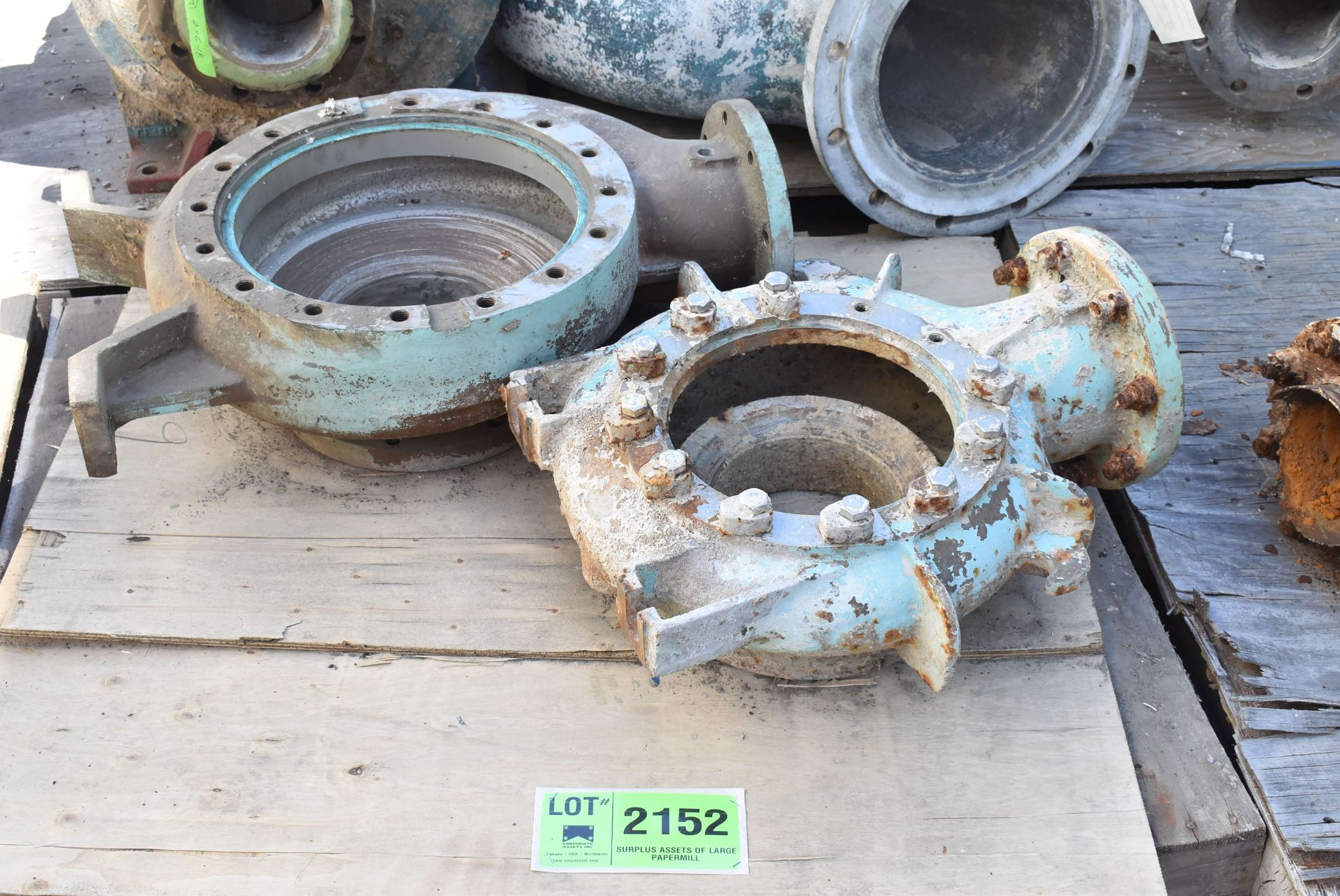 LOT/ GOULDS PUMP HOUSINGS [RIGGING FEE FOR LOT #2152 - $25 USD PLUS APPLICABLE TAXES]