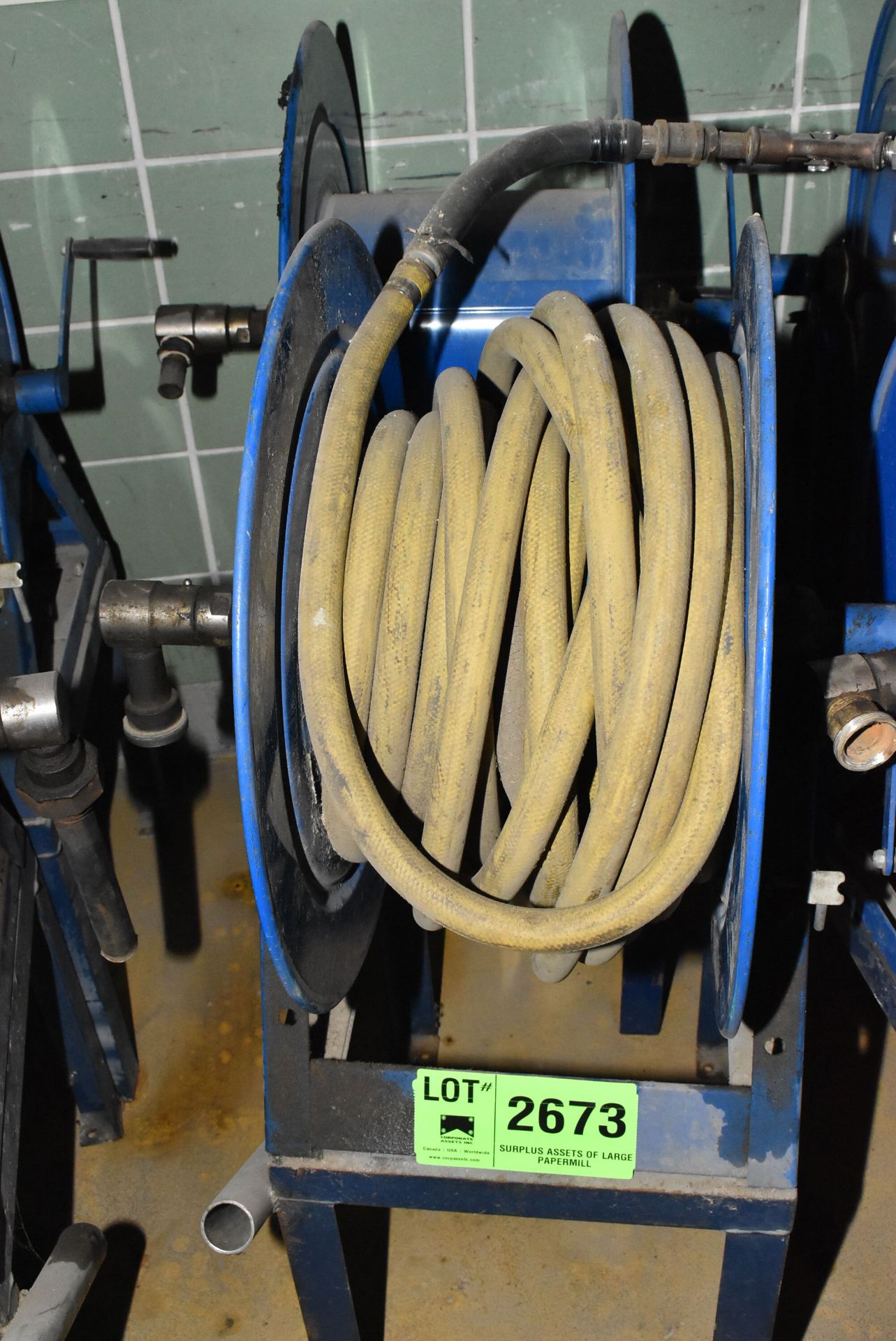 LOT/ (2) RETRACTABLE HOSE REELS WITH STAND [RIGGING FEE FOR LOT #2673 - $25 USD PLUS APPLICABLE