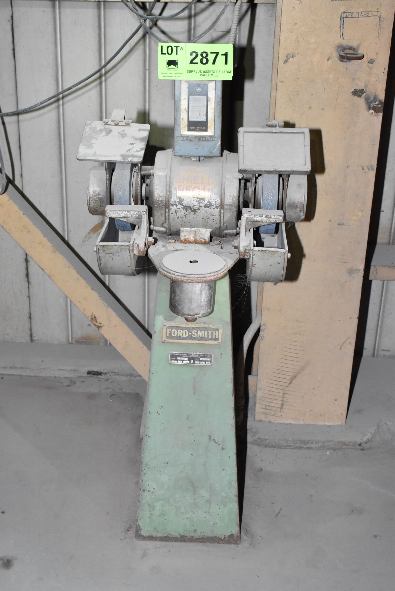 FORD-SMITH 40-P DOUBLE END PEDESTAL GRINDER, S/N: N020 [RIGGING FEE FOR LOT #2871 - $50 USD PLUS