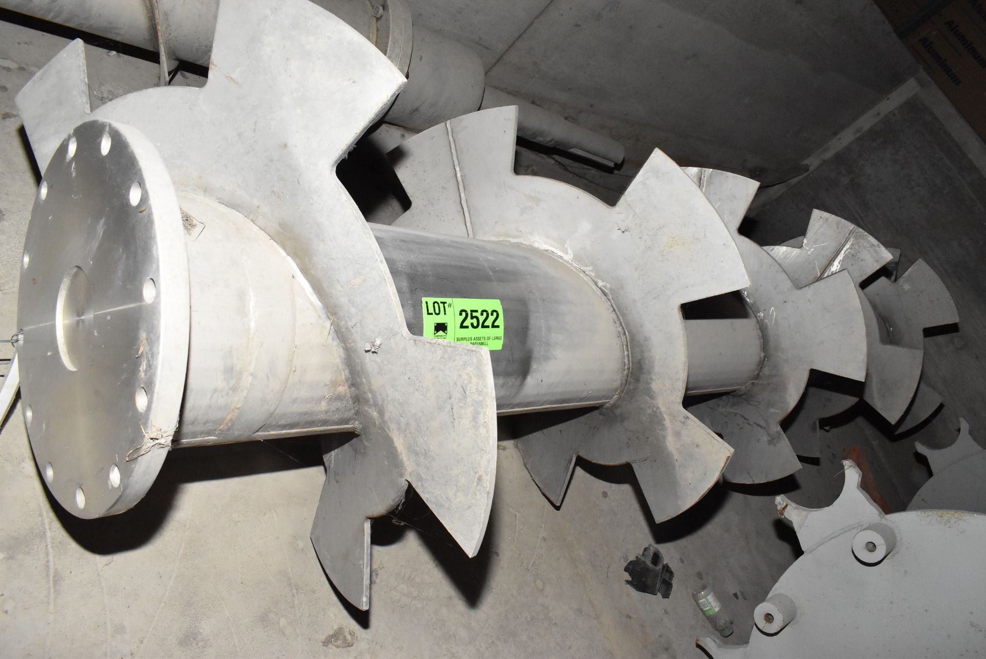 MFG. UNKNOWN 124" STAINLESS STEEL AUGER (CI) [RIGGING FEE FOR LOT #2522 - $150 USD PLUS APPLICABLE