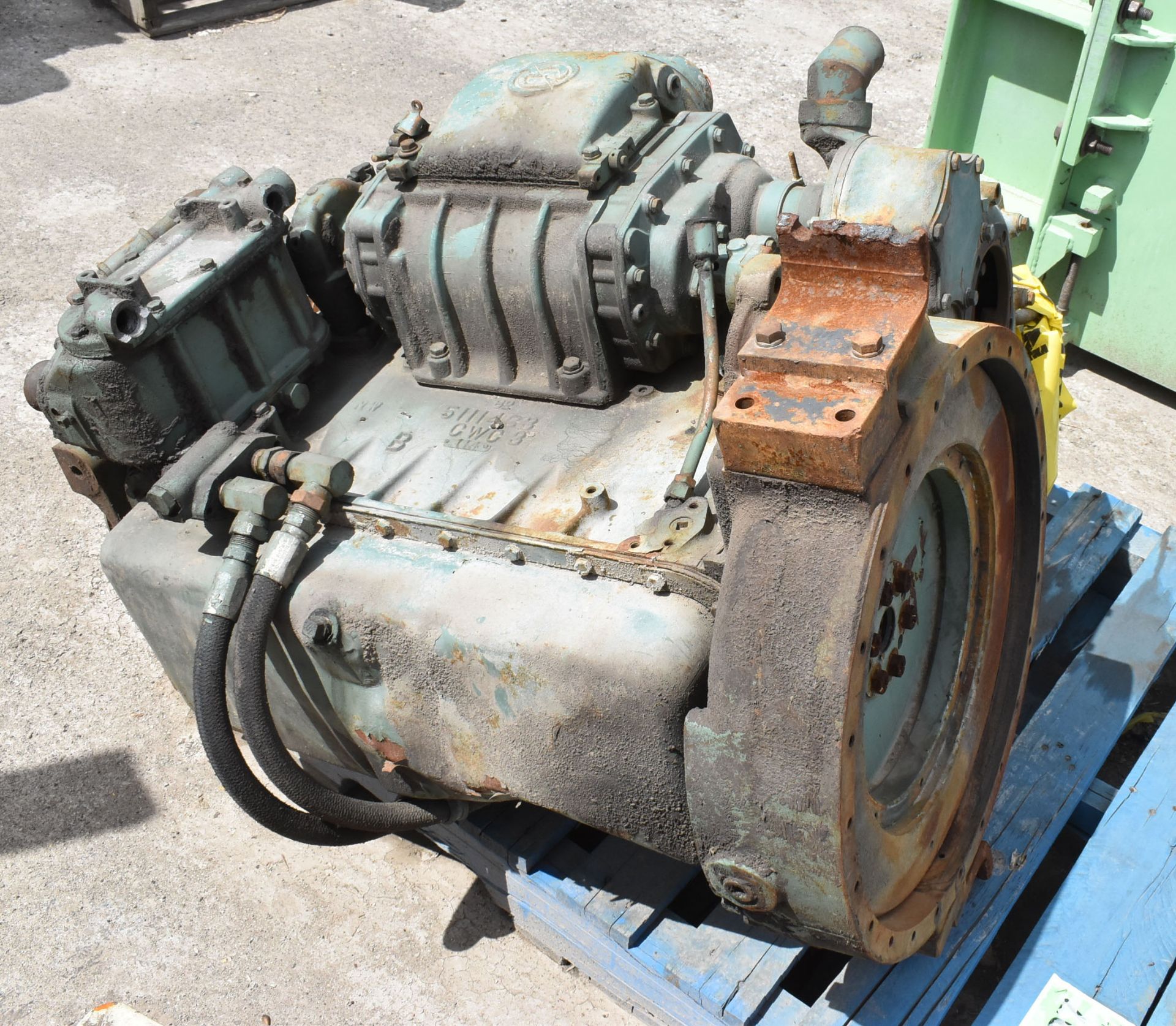 LOT/ GM DETROIT DIESEL ENGINE & MFG. UNKNOWN GEARBOX [RIGGING FEE FOR LOT #2407 - $25 USD PLUS - Image 2 of 5