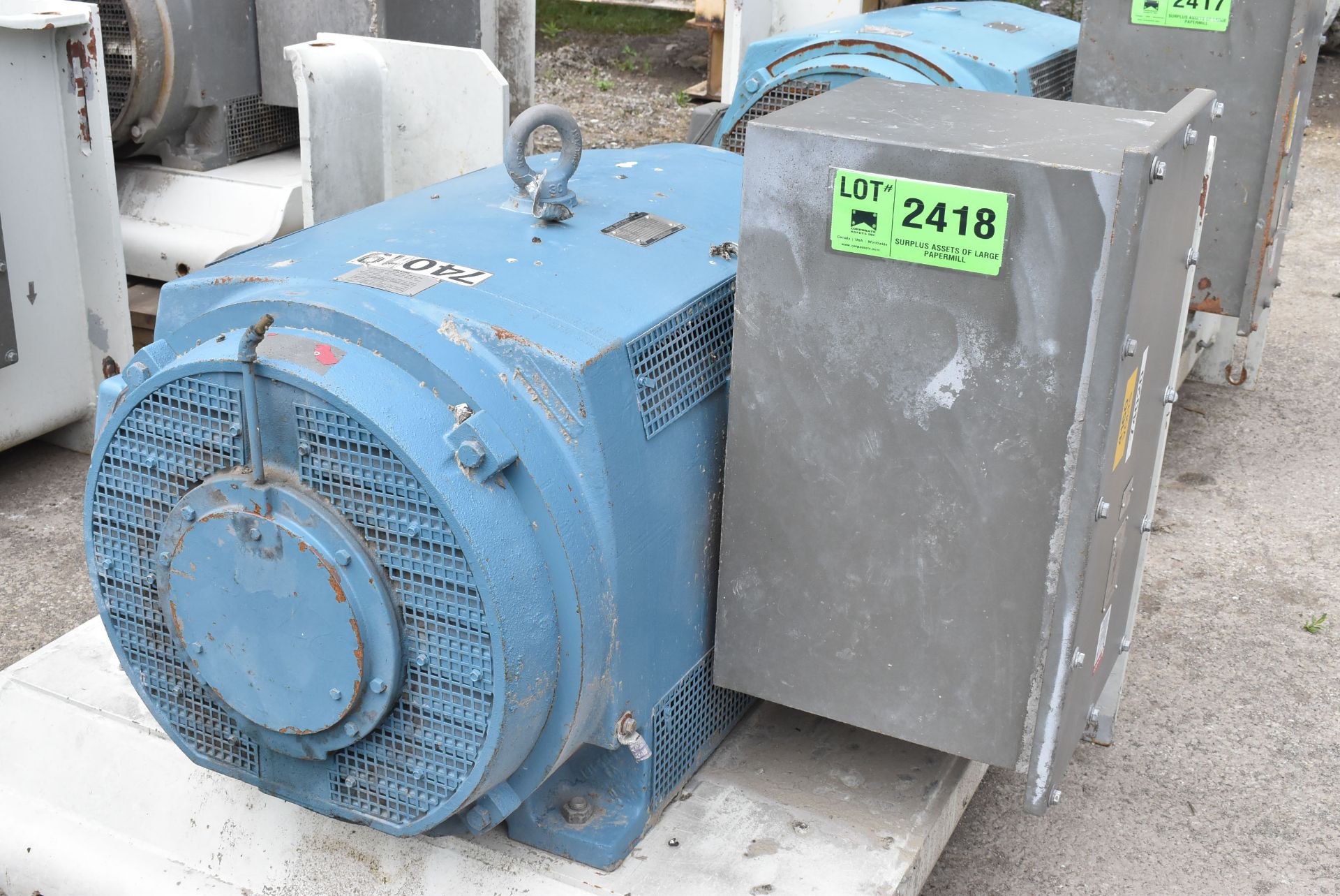 TOSHIBA 250 HP ELECTRIC MOTOR WITH 887 RPM/4160V/3PH/60HZ, S/N: 020300439 (CI) [RIGGING FEE FOR