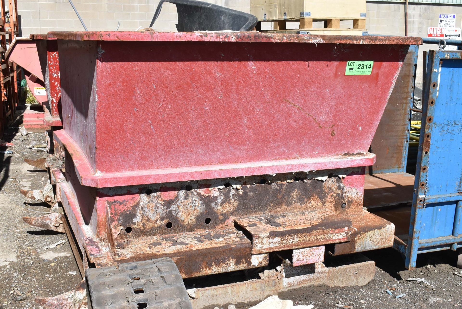 HEAVY DUTY DUMPING HOPPER [RIGGING FEE FOR LOT #2314 - $25 USD PLUS APPLICABLE TAXES]