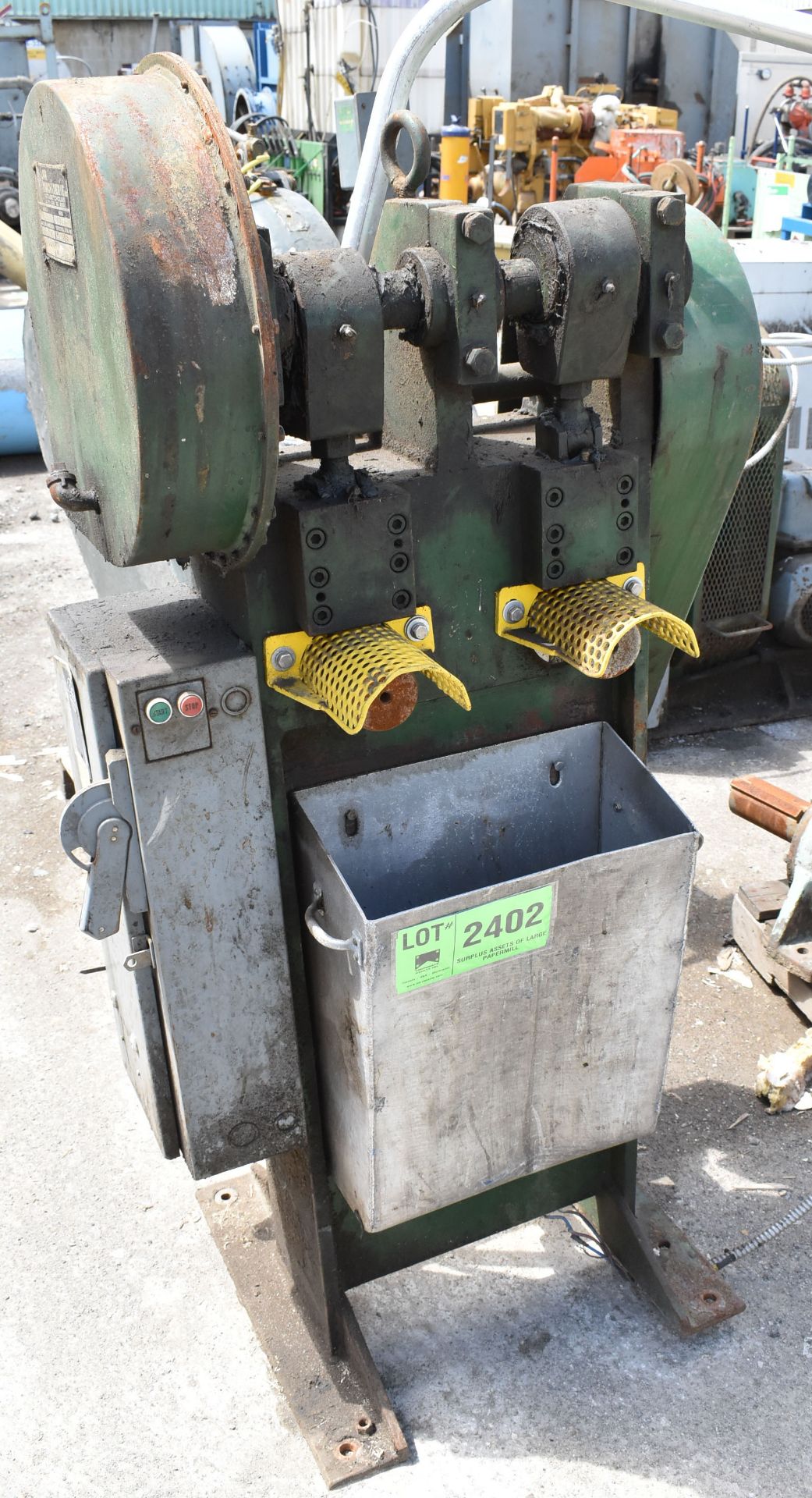 LAR MACHINERIE AD8 NOTCHING MACHINE, S/N: G.109 (CI) [RIGGING FEE FOR LOT #2402 - $25 USD PLUS