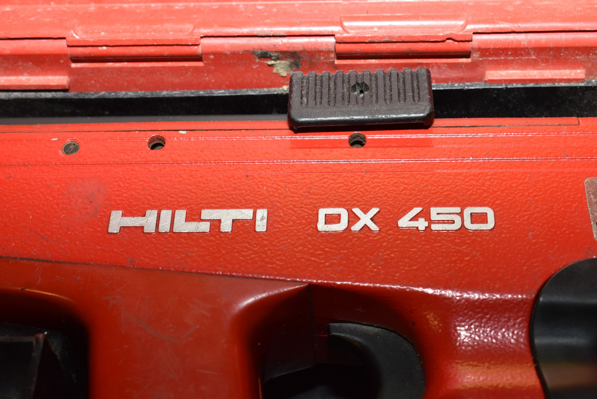 HILTI DX450 SEMI-AUTOMATIC POWER ACTUATED NAIL GUN [RIGGING FEE FOR LOT #2608 - $TBD USD PLUS - Image 3 of 3