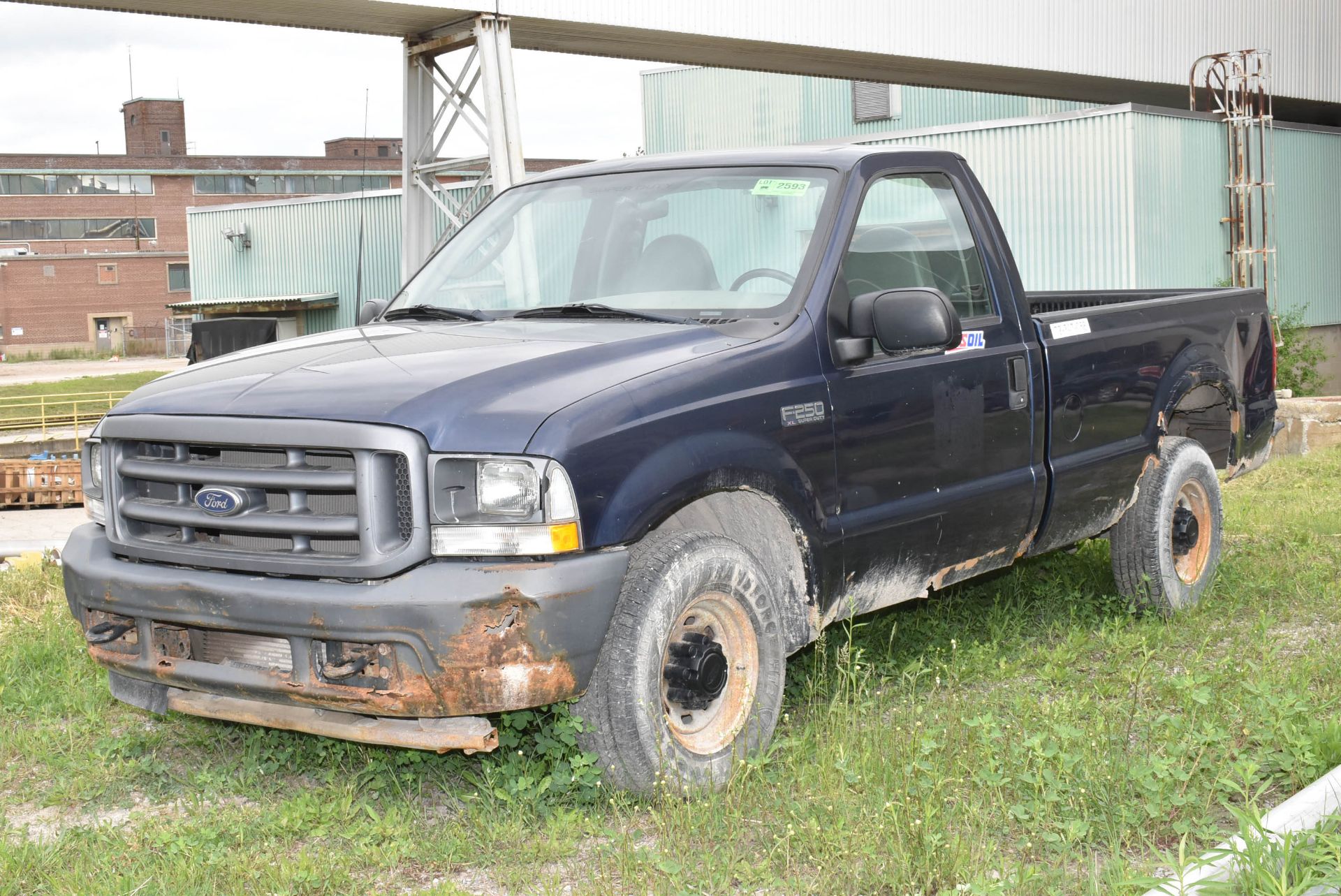 FORD (2003) F-250 PICKUP TRUCK WITH 5.4L 8 CYLINDER GASOLINE ENGINE, AUTOMATIC TRANSMISSION, RWD,