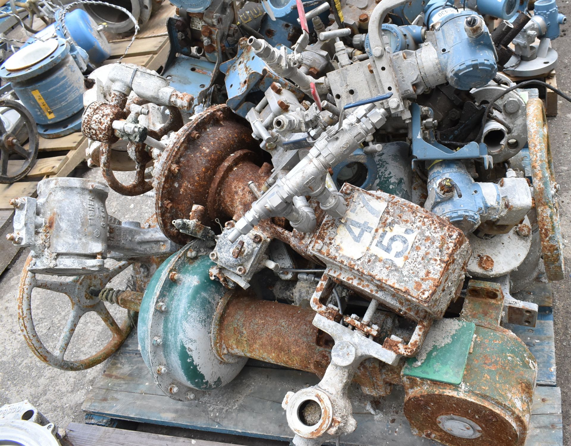 LOT/ CONTENTS OF SKID - ROSEMOUNT PRESSURE MEASUREMENT INSTRUMENTS, FISHER VALVES, ELECTRIC - Image 2 of 3